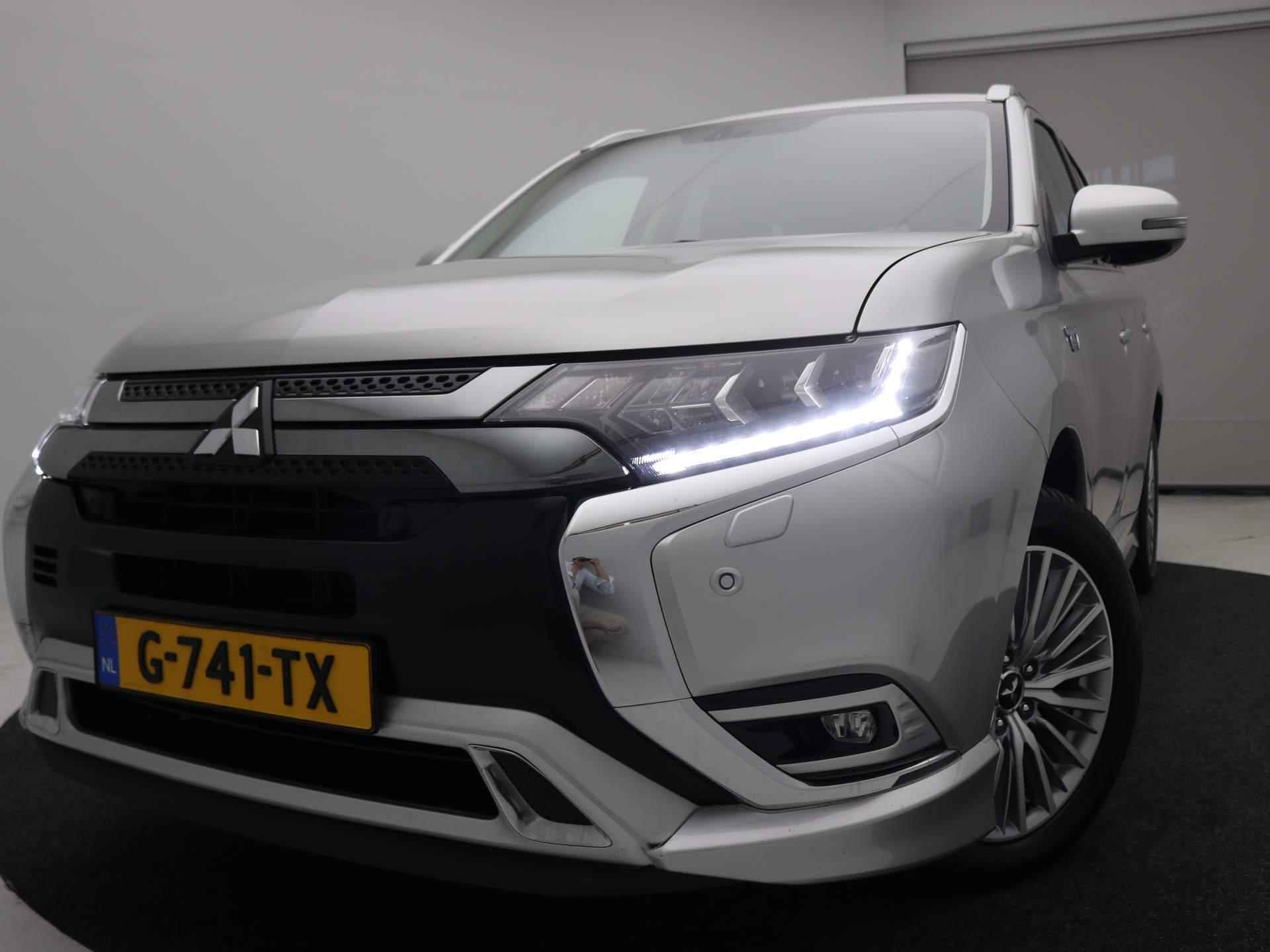 Mitsubishi Outlander 2.4 PHEV Intense S / Trekhaak / Navigatie / Applle CarPlay & Android Auto / 1500KG Trekgewicht /  Cruise Control / All season banden / Historie aanwezig / - 21/69