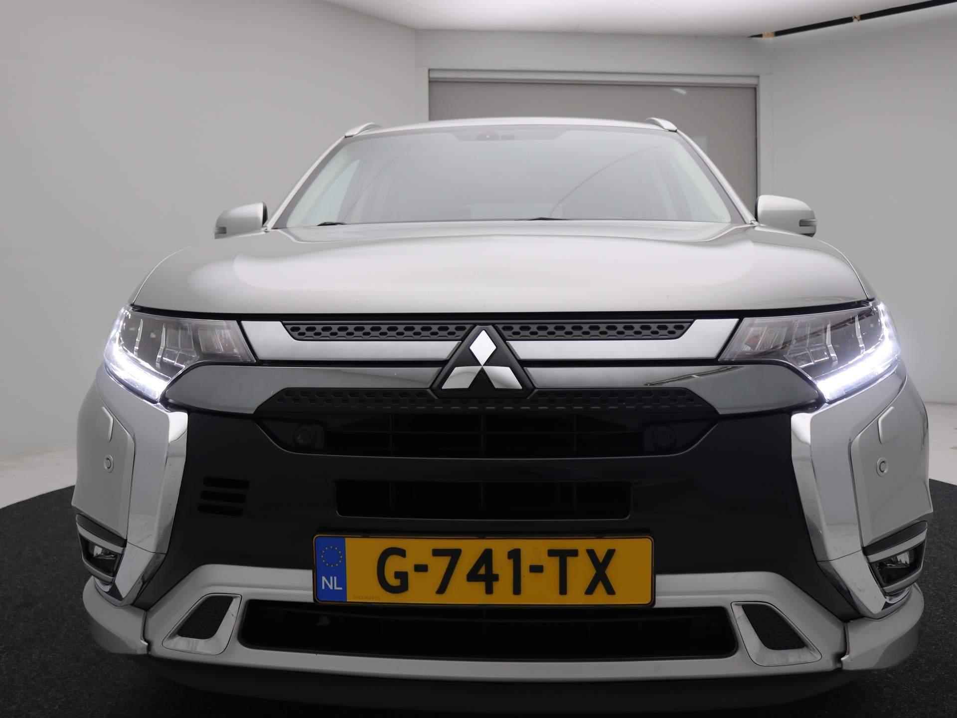 Mitsubishi Outlander 2.4 PHEV Intense S / Trekhaak / Navigatie / Applle CarPlay & Android Auto / 1500KG Trekgewicht /  Cruise Control / All season banden / Historie aanwezig / - 55/69