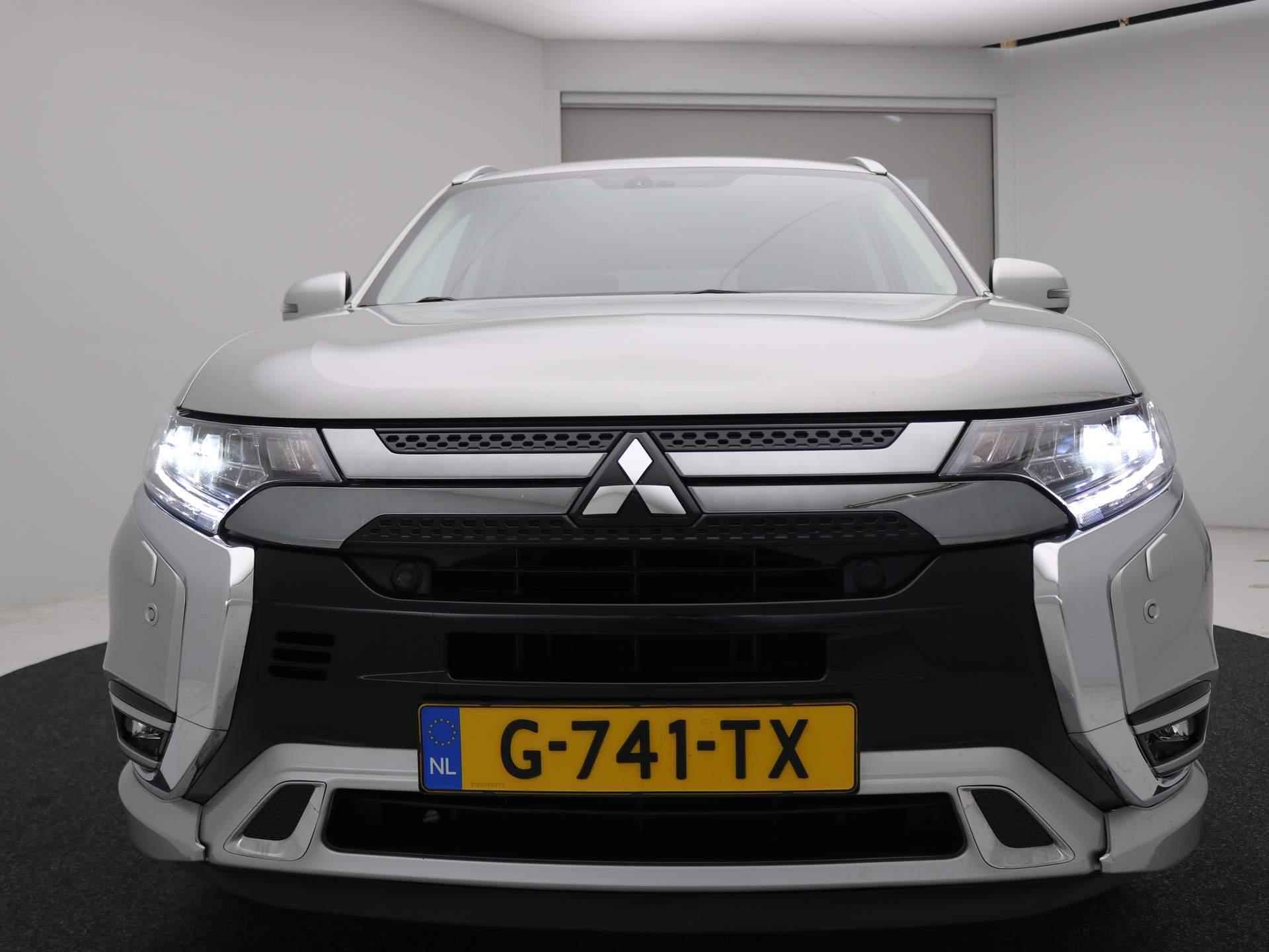 Mitsubishi Outlander 2.4 PHEV Intense S / Trekhaak / Navigatie / Applle CarPlay & Android Auto / 1500KG Trekgewicht /  Cruise Control / All season banden / Historie aanwezig / - 56/69