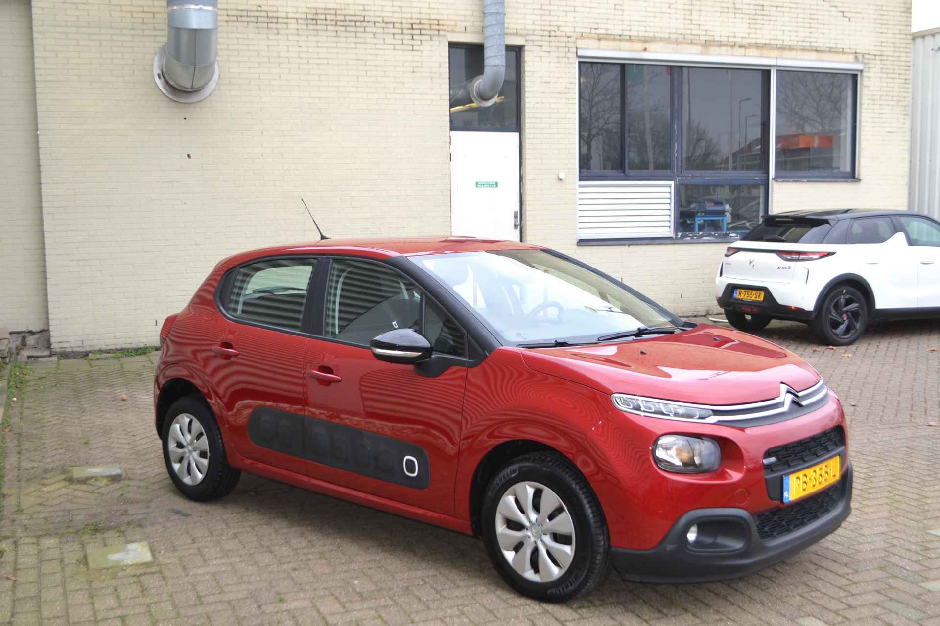 Citroën C3 1.2 PureTech Feel 105g I NAVIGATIE I PARKEERSENSOREN ACHTER I - 4/38