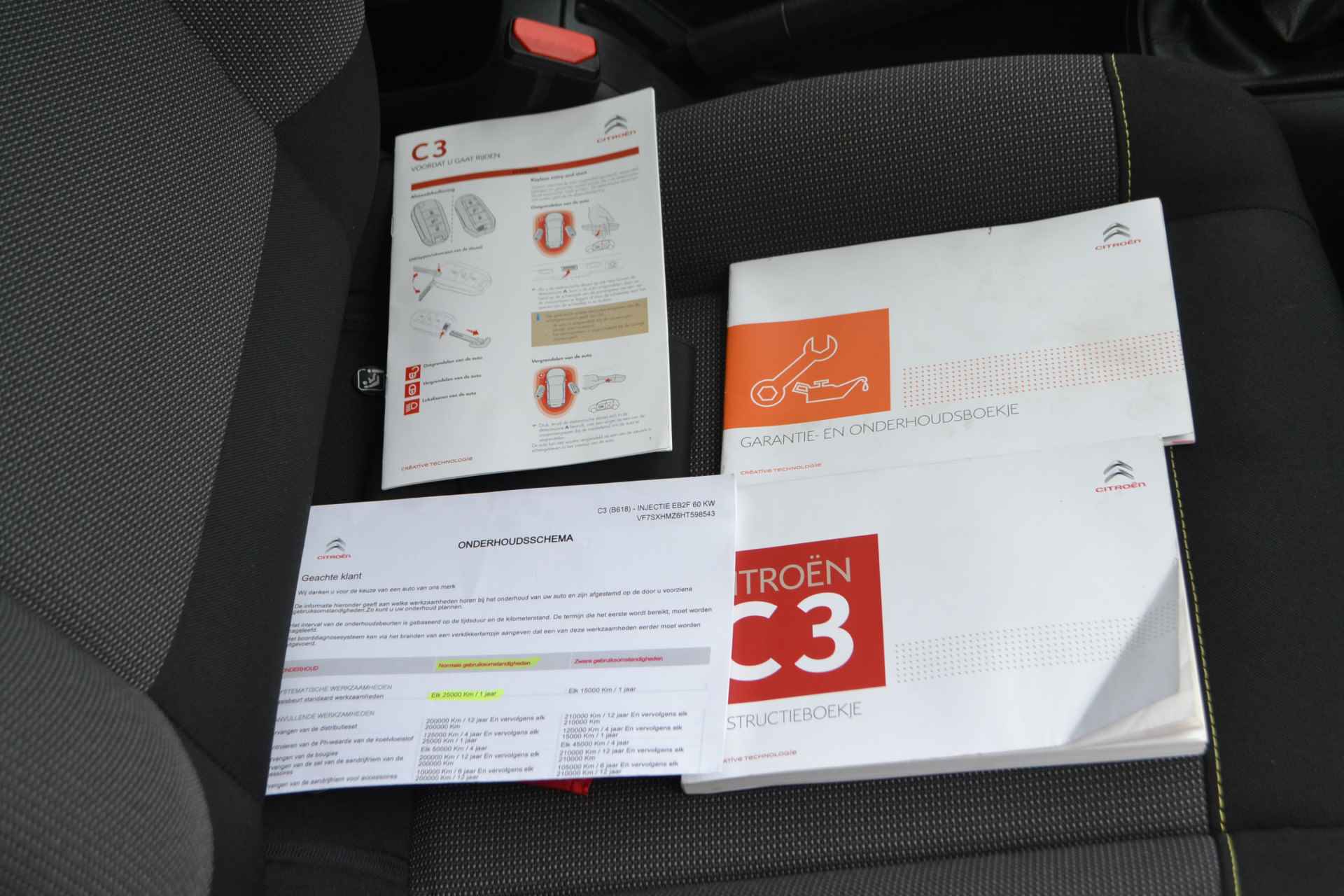 Citroën C3 1.2 PureTech Feel 105g I NAVIGATIE I PARKEERSENSOREN ACHTER I - 11/38