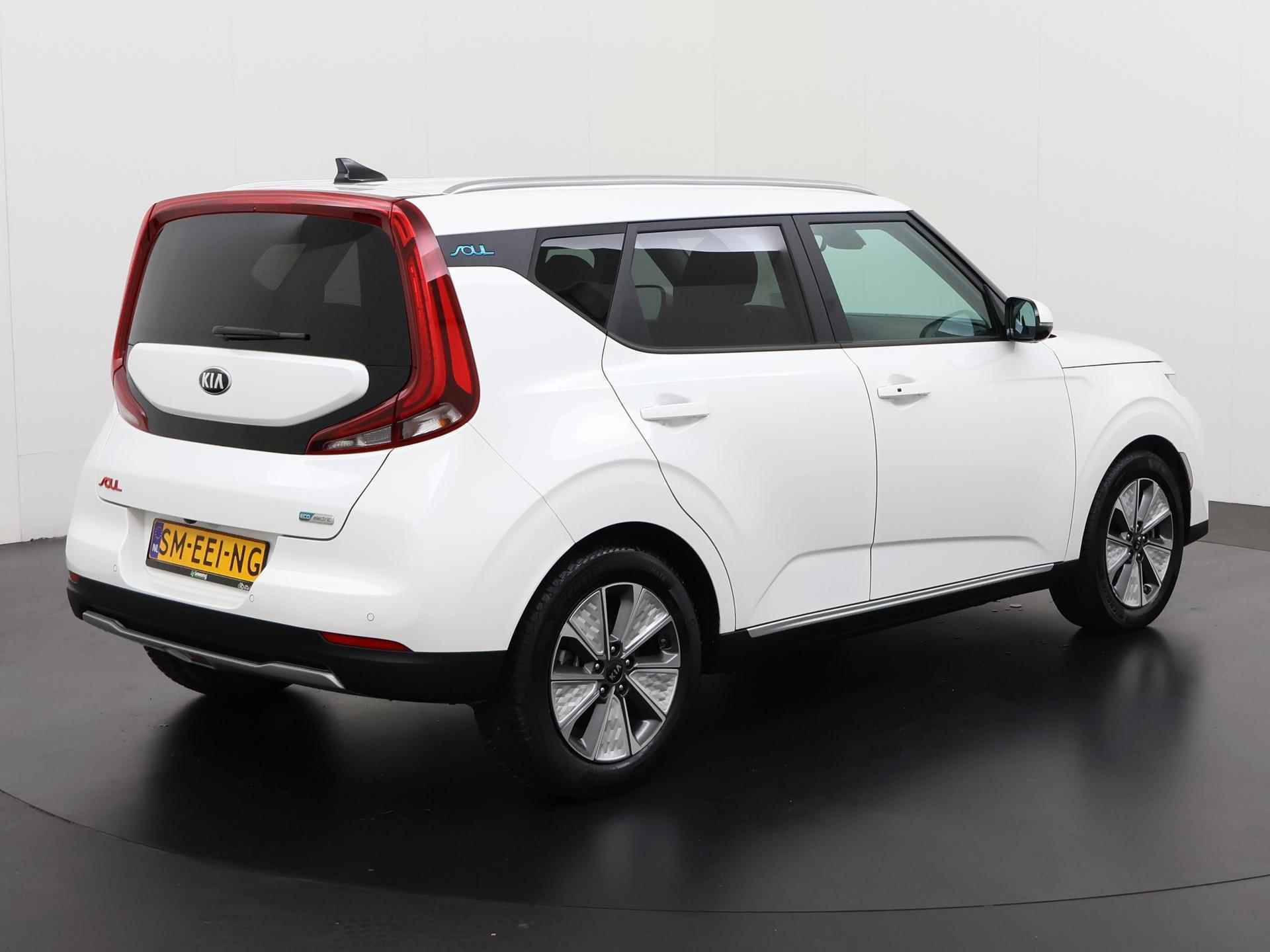 Kia e-Soul ExecutiveLine 64 kWh | 3 Fasen | Schuifdak | Leder | Zondag Open! - 4/44