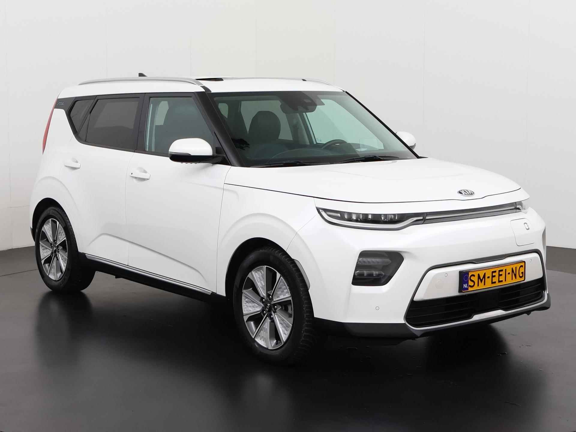 Kia e-Soul ExecutiveLine 64 kWh | 3 Fasen | Schuifdak | Leder | Zondag Open! - 30/44