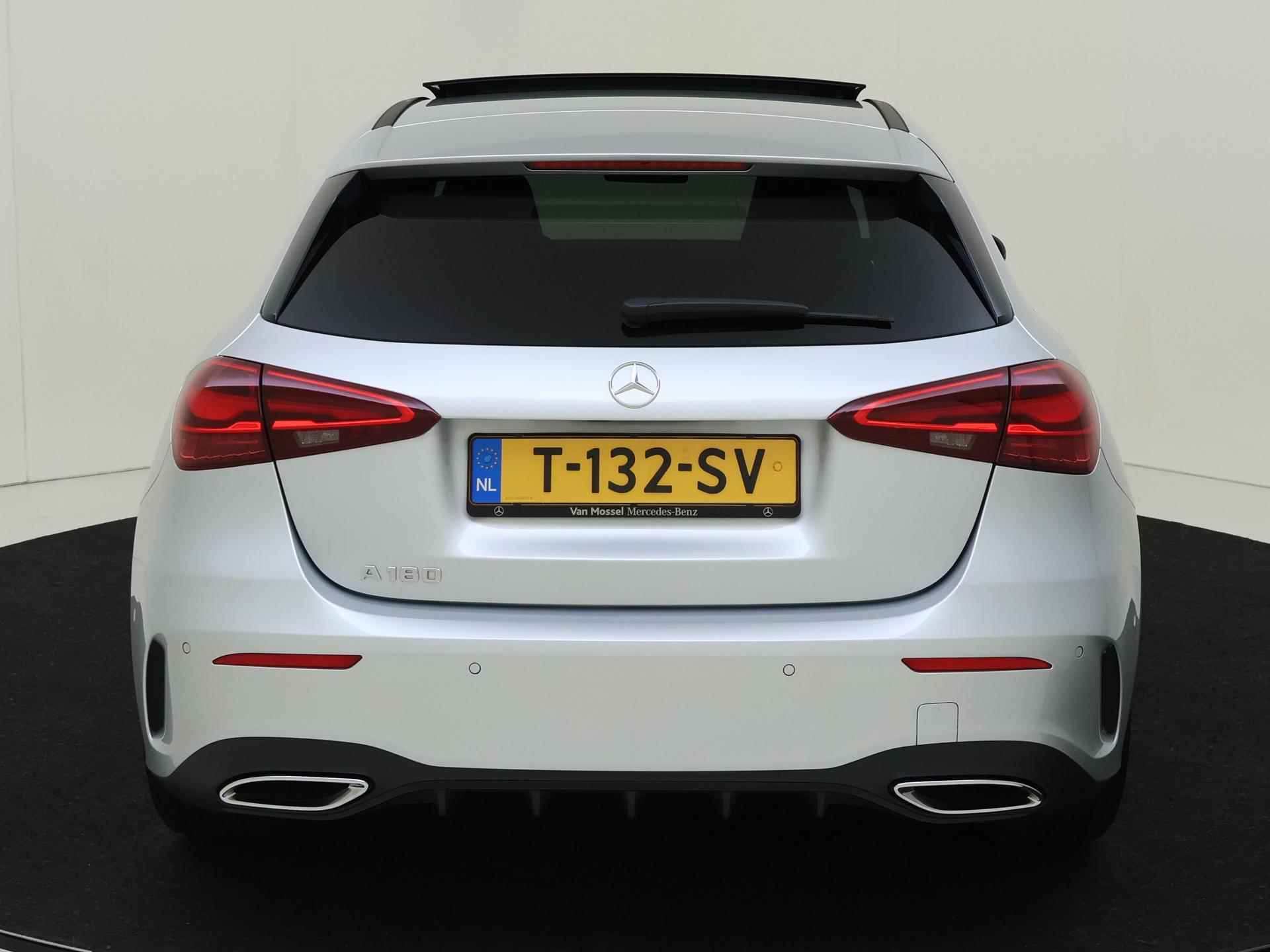 Mercedes-Benz A-klasse 180 AMG Line /Panoramadak / Night pakket/ 18 Inch - 8/33