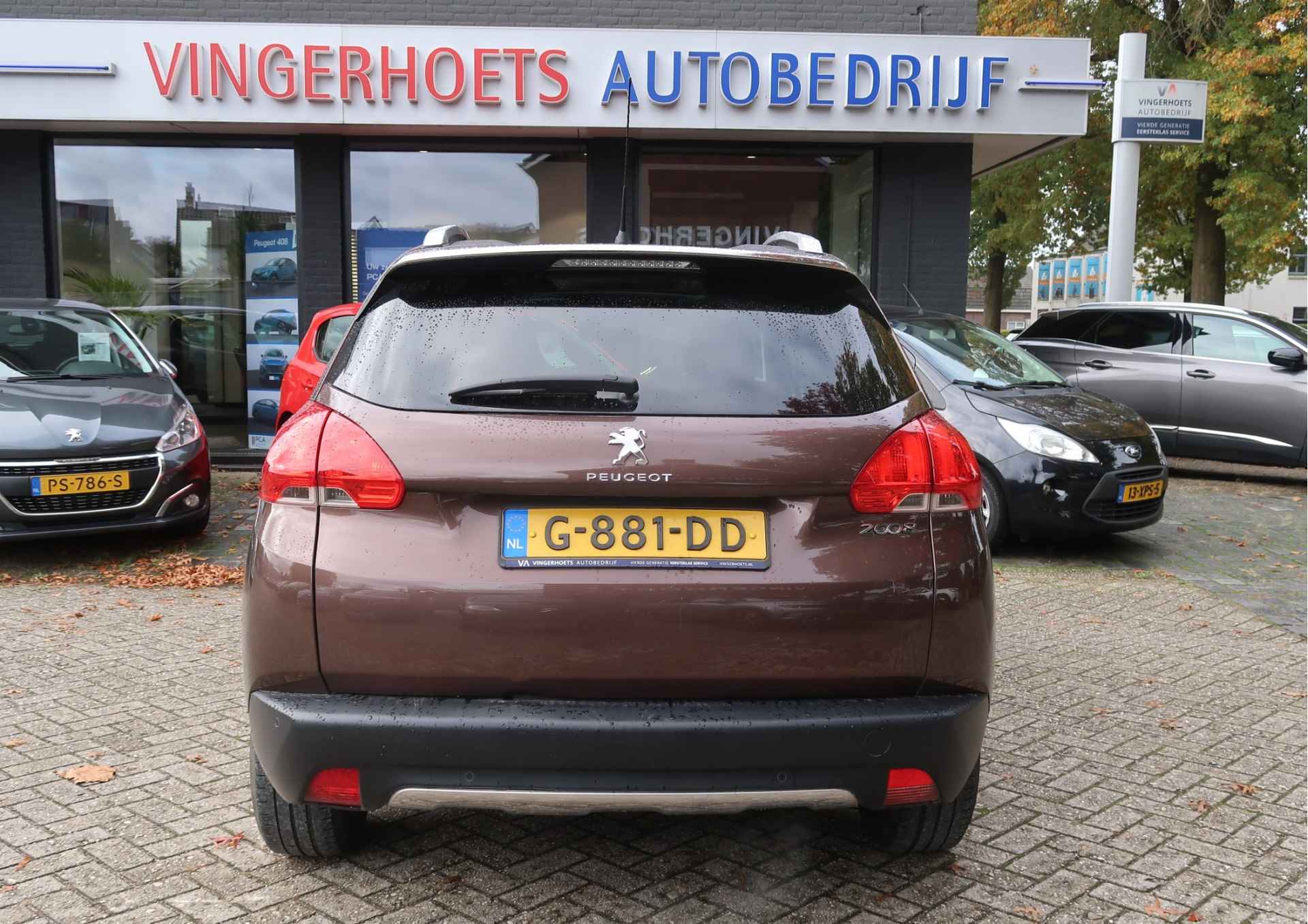 Peugeot 2008 Hele luxe Benzine uitvoering en top onderhouden. Luxe benzine uitvoering * Navigatie * Panoramadak * Automatisch in- & uitparkeersysteem * Parkeersensoren *  1/2 Lederen Interieur * Vingerhoets; Vierde Generatie  Eersteklas Service ! - 5/38