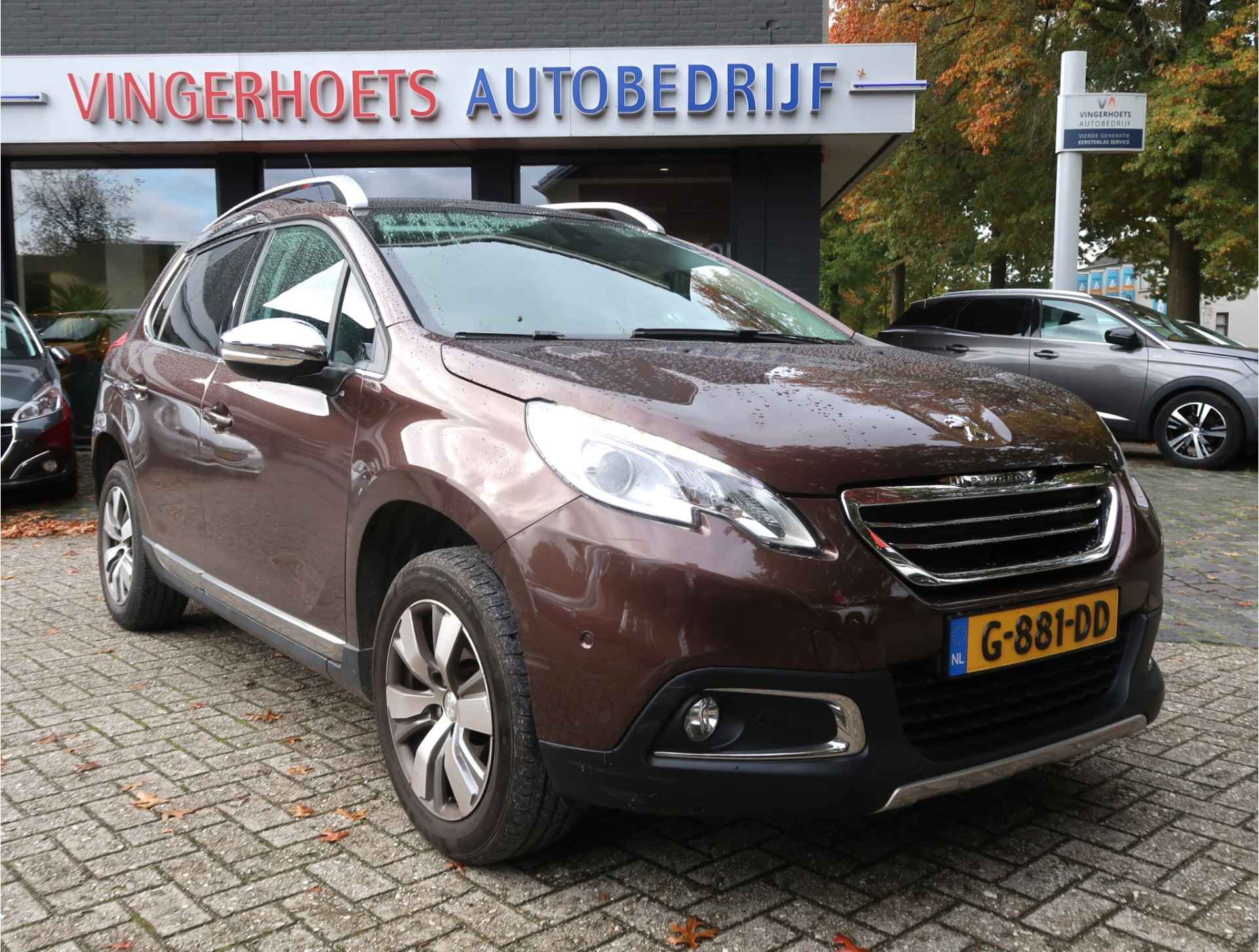 Peugeot 2008 Hele luxe Benzine uitvoering en top onderhouden. Luxe benzine uitvoering * Navigatie * Panoramadak * Automatisch in- & uitparkeersysteem * Parkeersensoren *  1/2 Lederen Interieur * Vingerhoets; Vierde Generatie  Eersteklas Service ! - 7/38