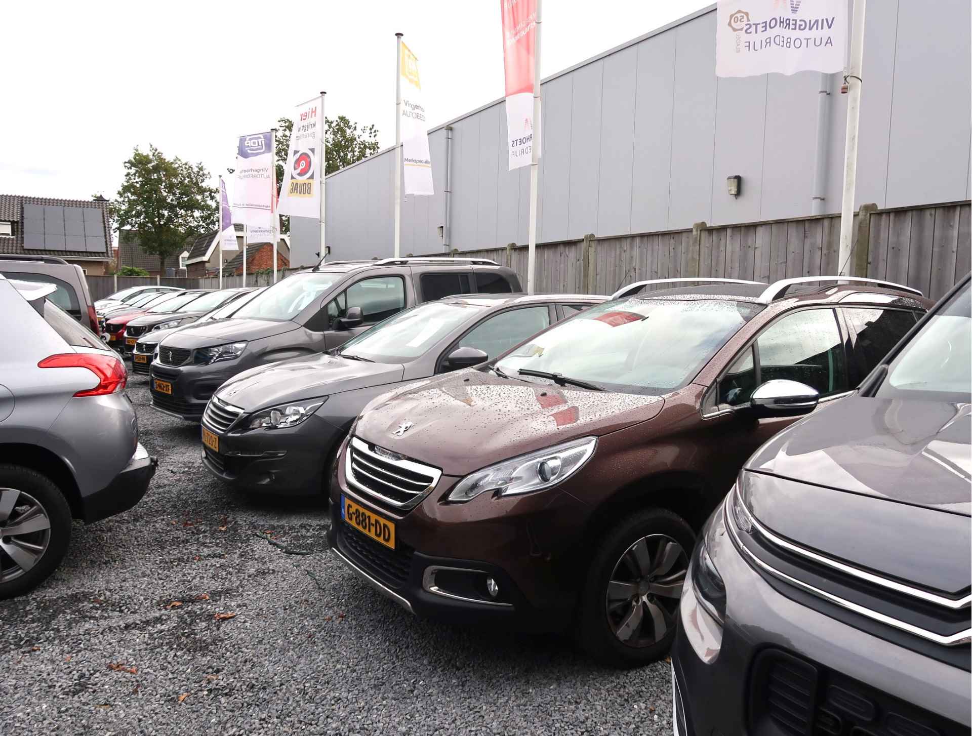 Peugeot 2008 Hele luxe Benzine uitvoering en top onderhouden. Luxe benzine uitvoering * Navigatie * Panoramadak * Automatisch in- & uitparkeersysteem * Parkeersensoren *  1/2 Lederen Interieur * Vingerhoets; Vierde Generatie  Eersteklas Service ! - 25/38