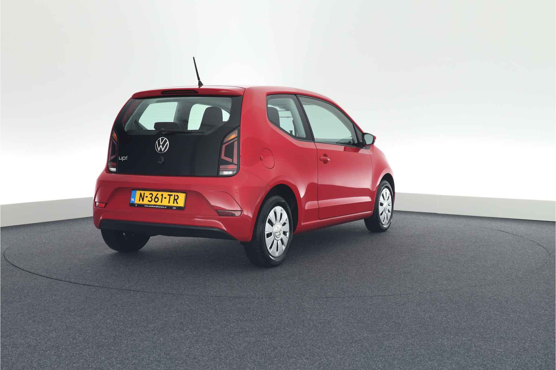 Volkswagen up! 1.0 66pk Maps&More DAB Airco Elek. Ramen 3drs. - 4/26