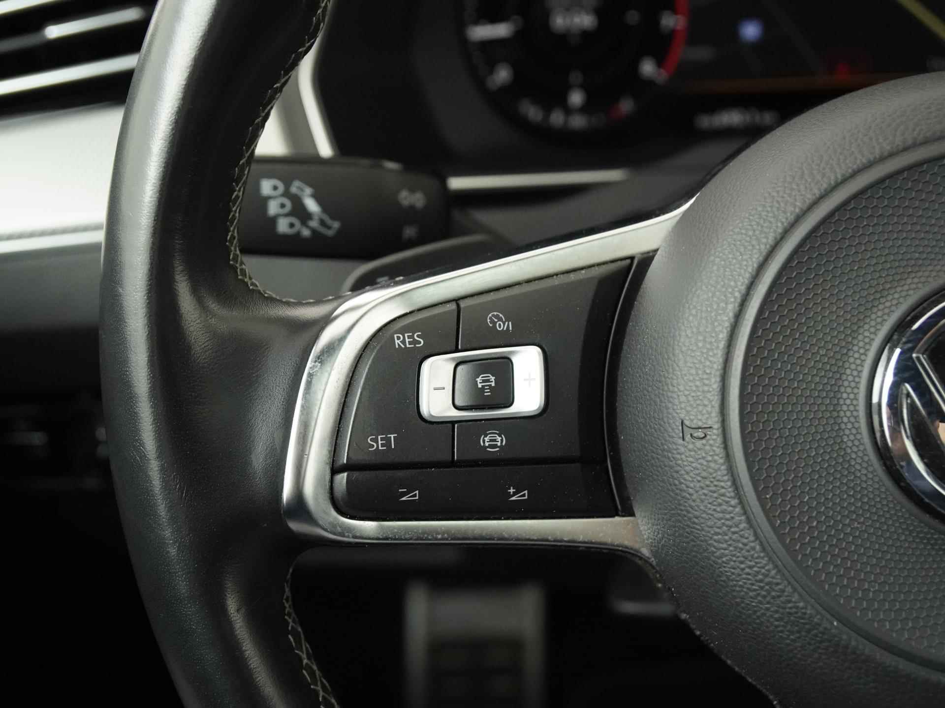 Volkswagen Passat 1.5 TSI R-Line | Digital Cockpit | Schuifdak | Leder | Zondag Open! - 7/41