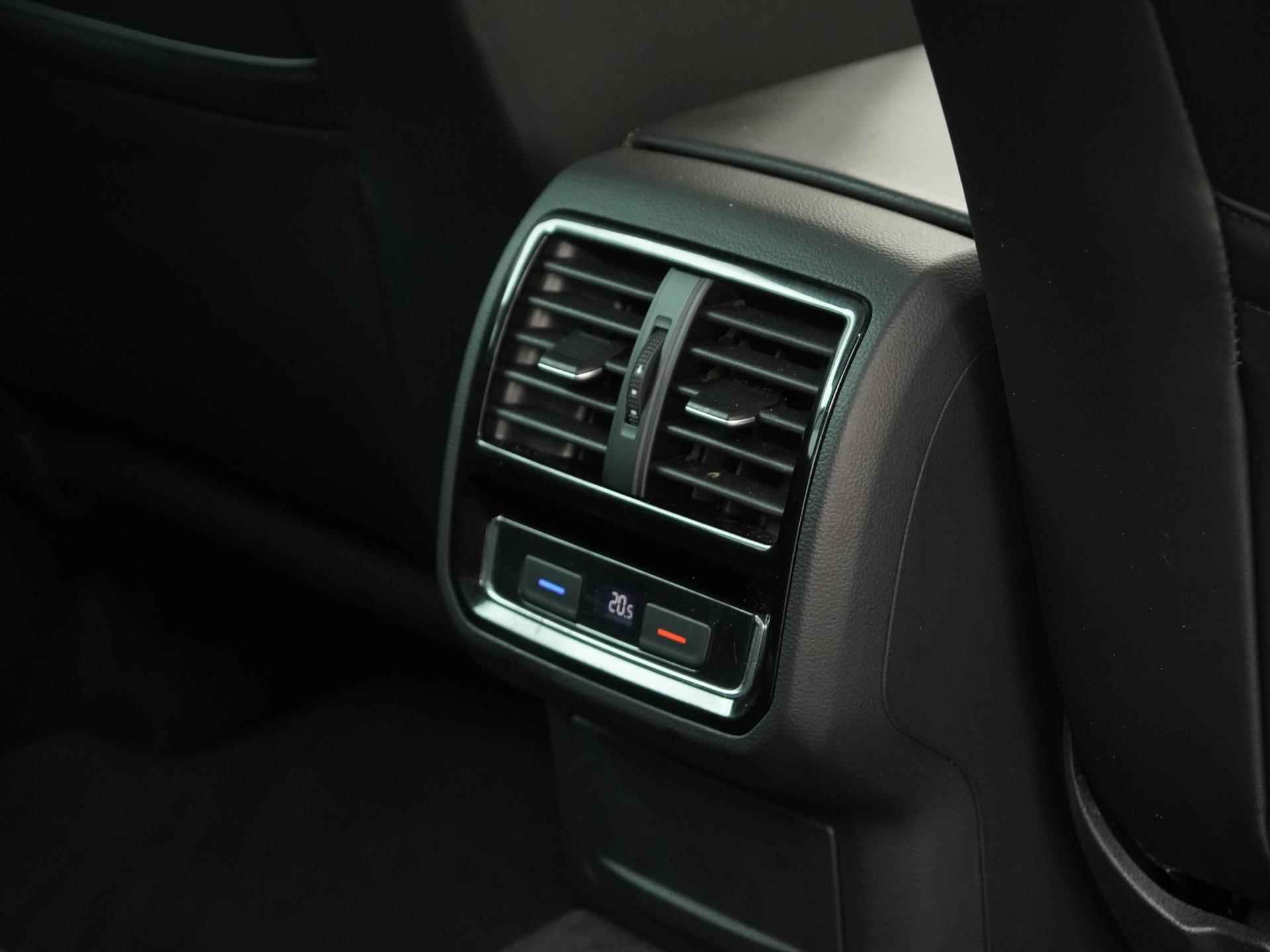 Volkswagen Passat 1.5 TSI R-Line | Digital Cockpit | Schuifdak | Leder | Zondag Open! - 38/41