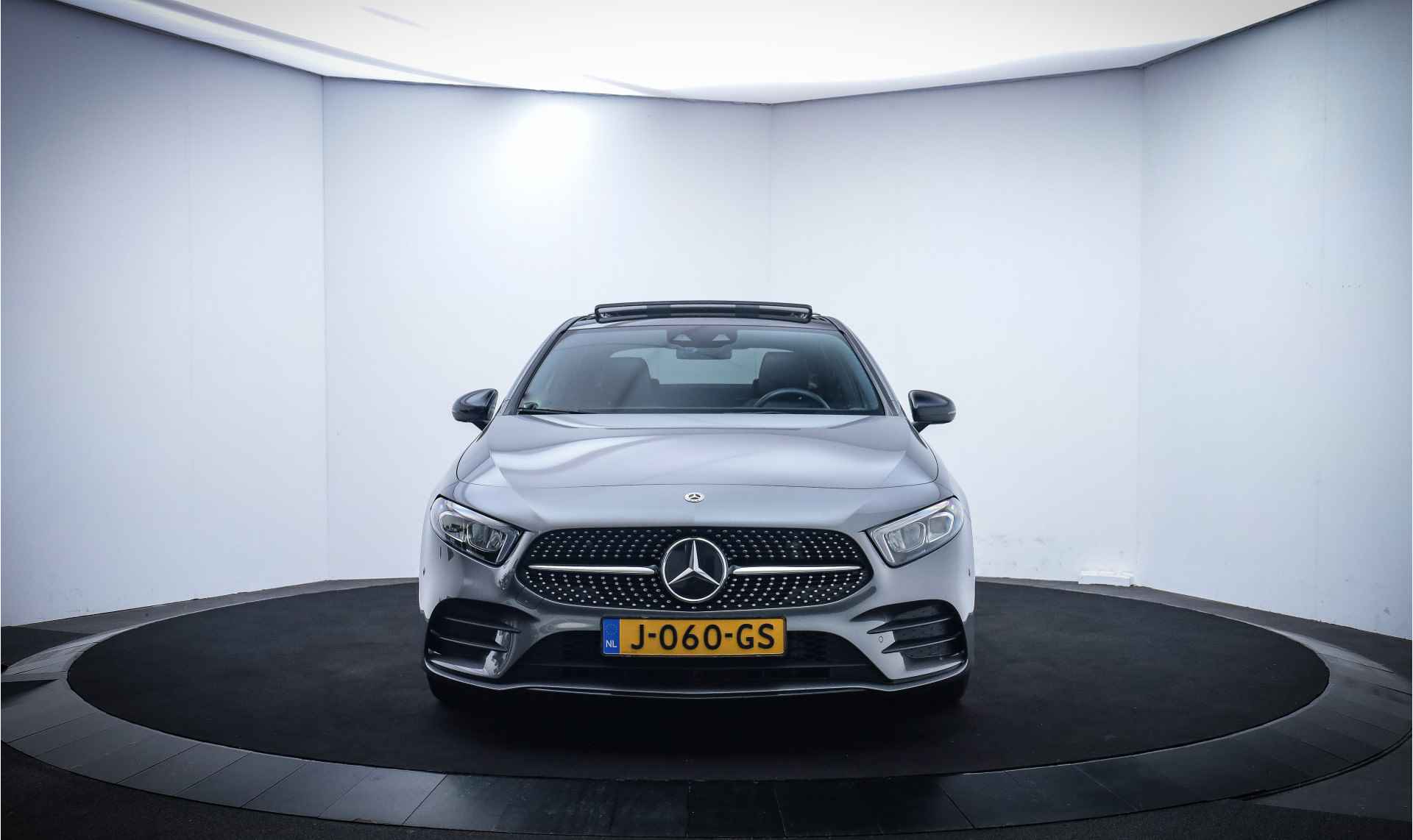 Mercedes-Benz A-Klasse 200 Aut. AMG-LINE PANO/WIDESCREEN/CARPLAY/CAMERA/STOELVERW./ALCANTARA/DAB+/CRUISE/LMV 18'' - 2/30