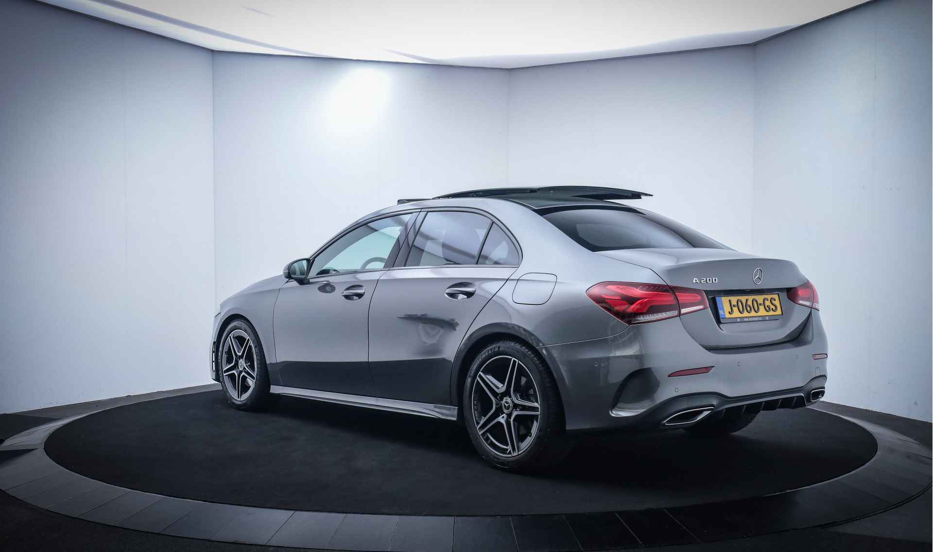 Mercedes-Benz A-Klasse 200 Aut. AMG-LINE PANO/WIDESCREEN/CARPLAY/CAMERA/STOELVERW./ALCANTARA/DAB+/CRUISE/LMV 18'' - 8/30