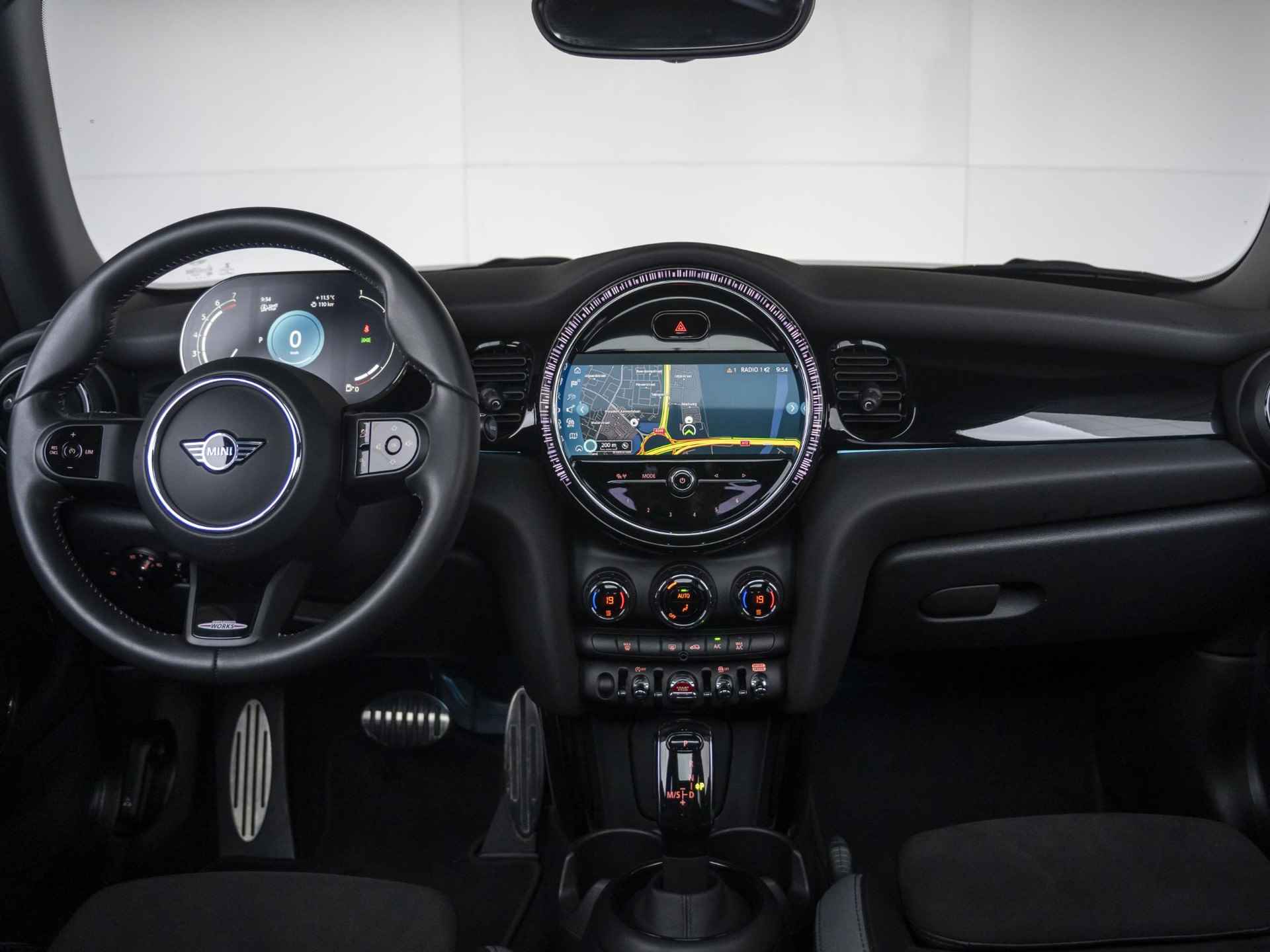 MINI 3-deurs Cooper Aut. JCW pakket + Connected Navigation + Panoramadak - 9/58