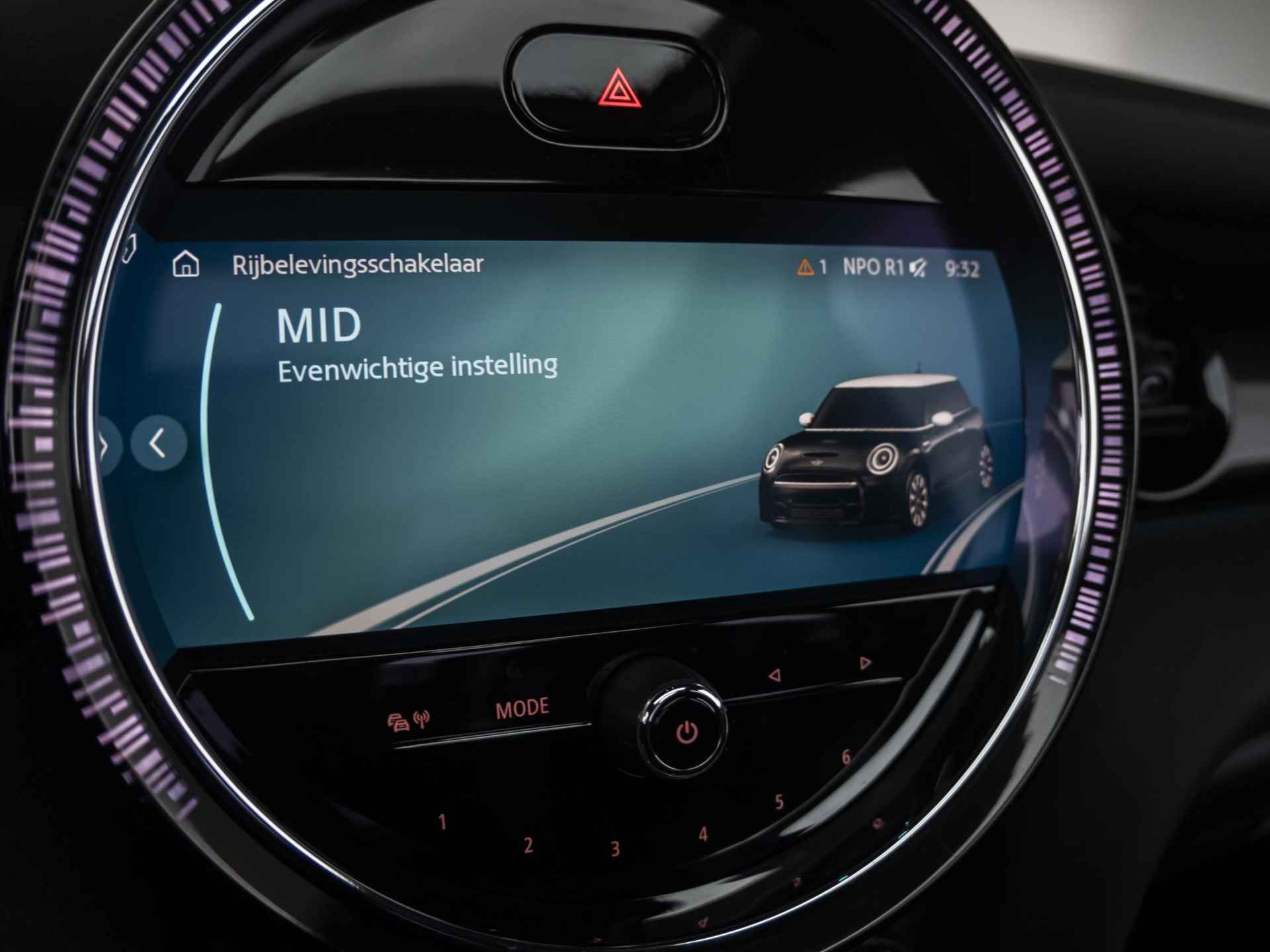 MINI 3-deurs Cooper Aut. JCW pakket + Connected Navigation + Panoramadak - 19/58