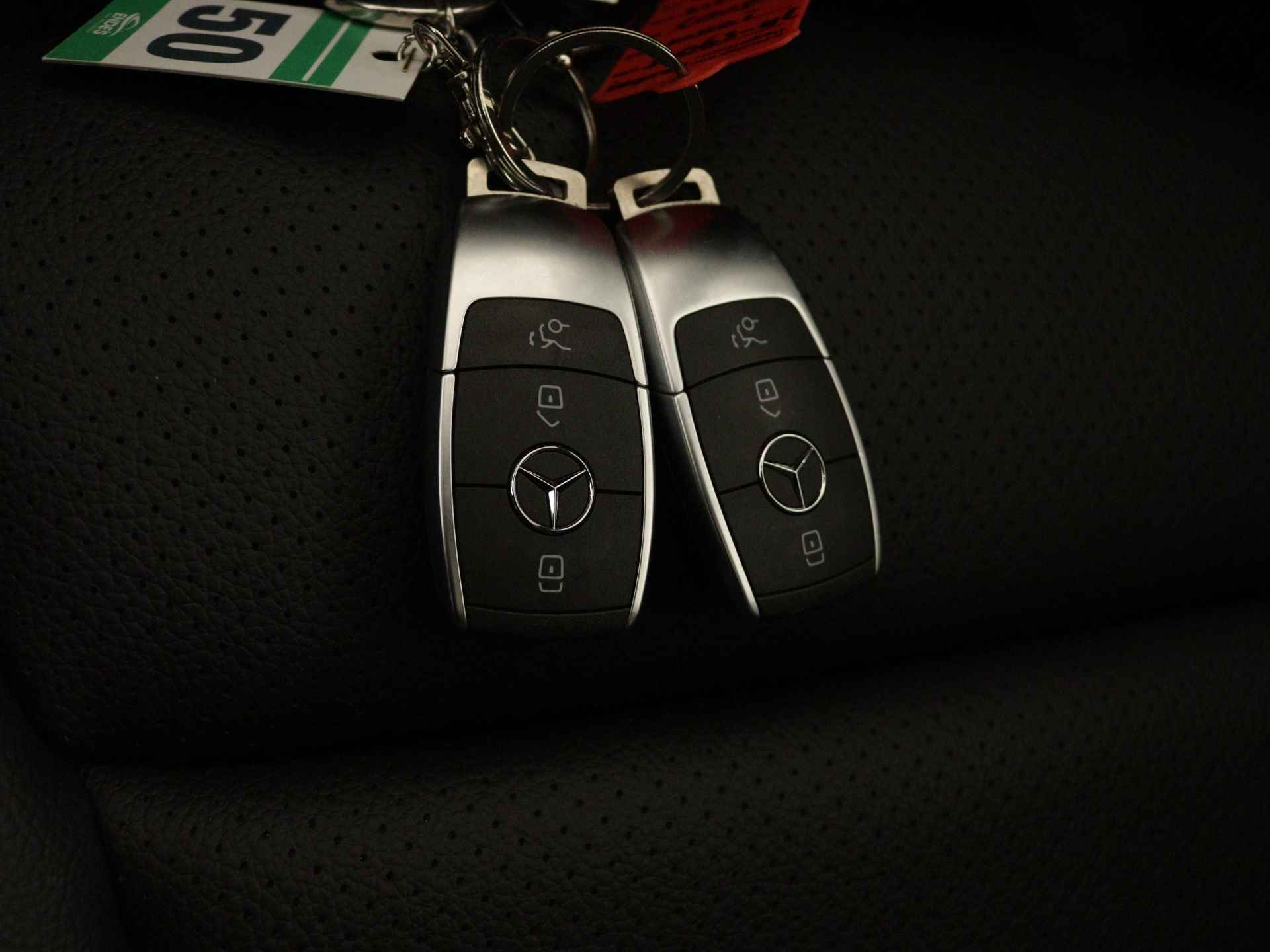 Mercedes-Benz GLC 300 e 4-MATIC Exclusive Premium Plus | Schuifdak | Rijassistentie Pack | Burmester Audio | Memory | Keyless Go | 360 gr Parkeercamera | Inclusief 24 maanden Mercedes-Benz Certified garantie voor Europa. - 12/40