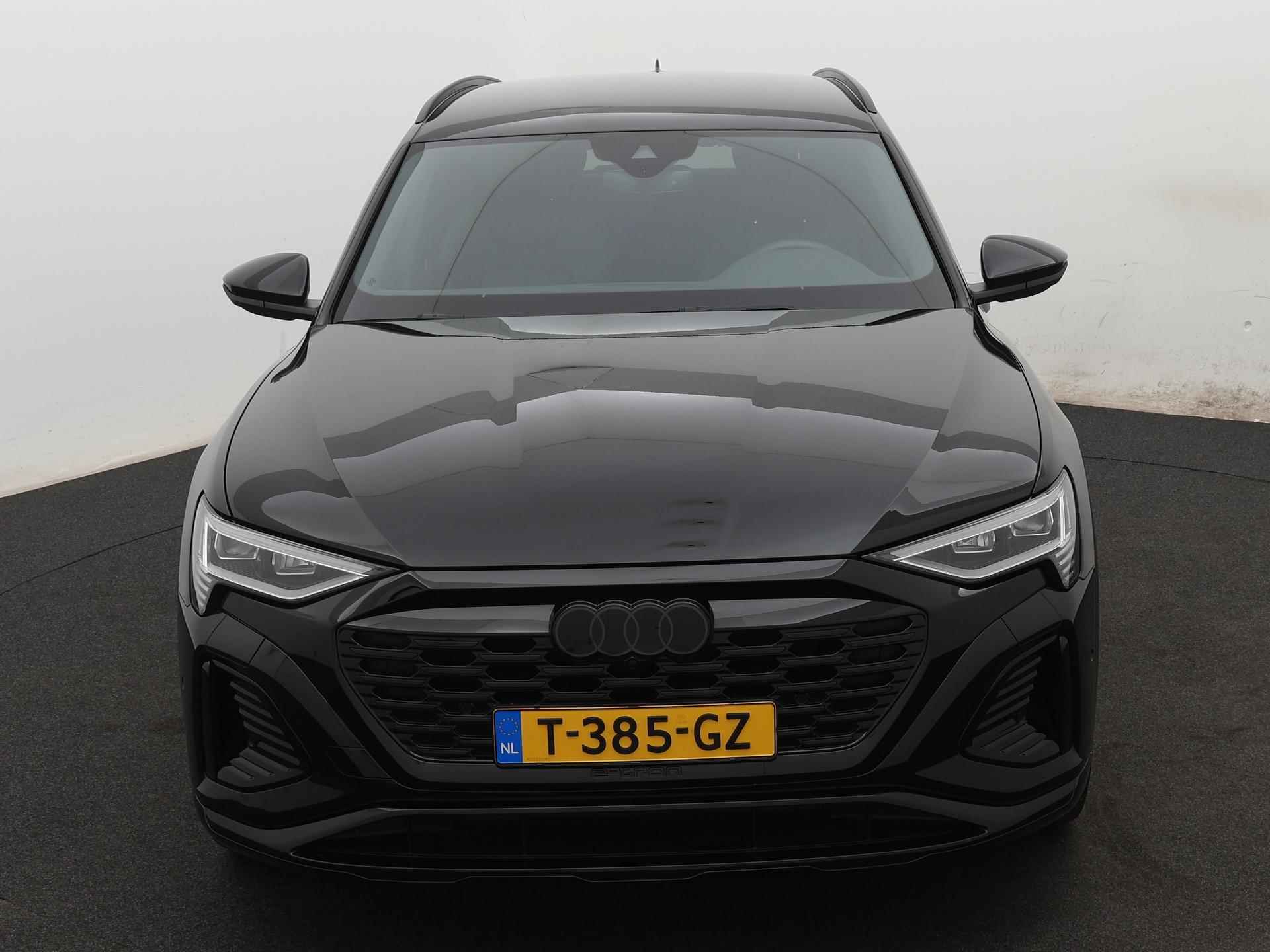 Audi Q8 e-tron 55 quattro S Edition 115 kWh 408 PK | S-line | Navigatie | Valcona Leder S | Camera | Adaptive Cruise control | Lichtmetalen velgen | Privacy glass | Elektrische kofferklep | - 2/26