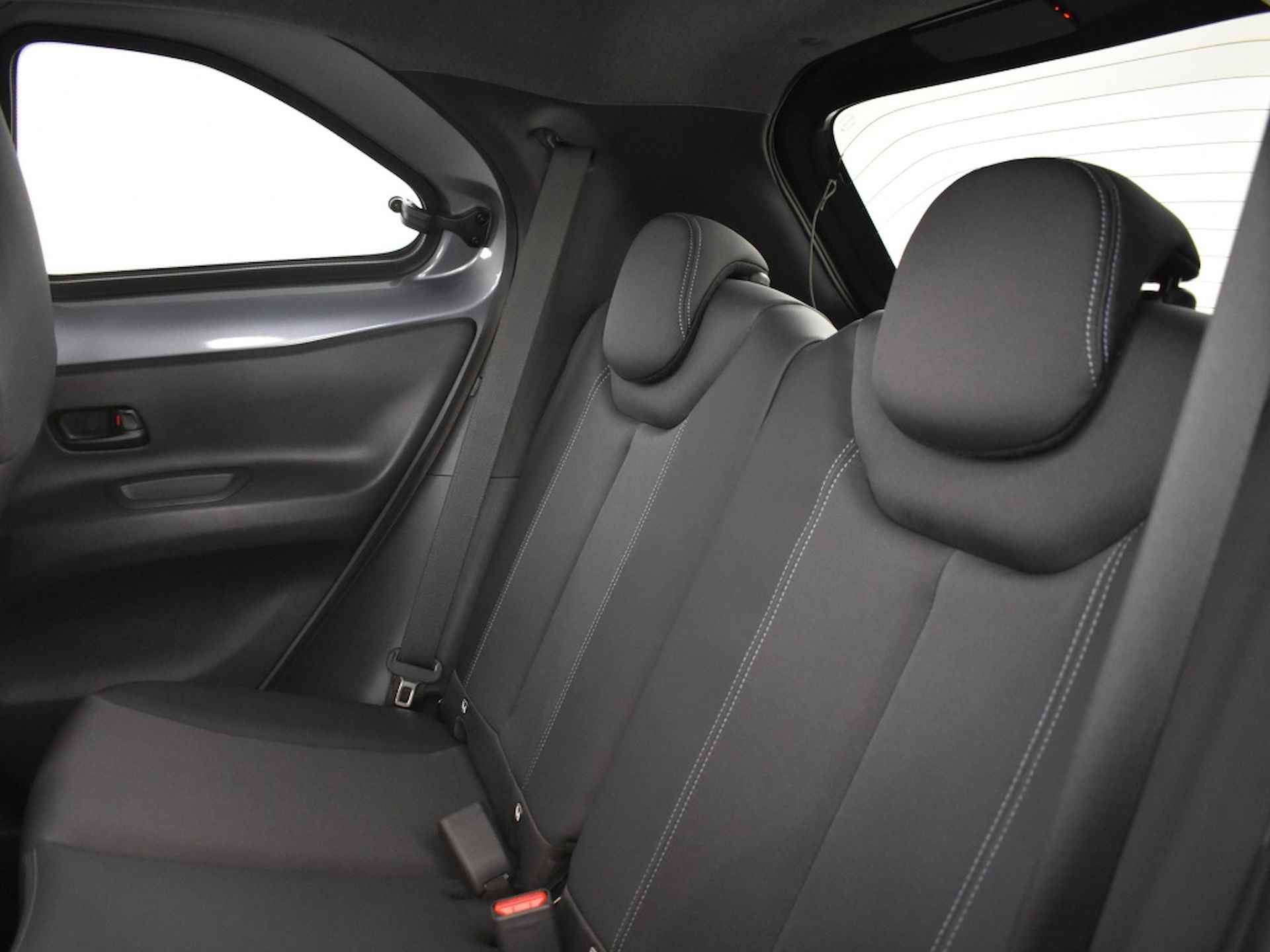 Toyota Aygo X 1.0 VVT-i MT Premium Design Pack - 27/32