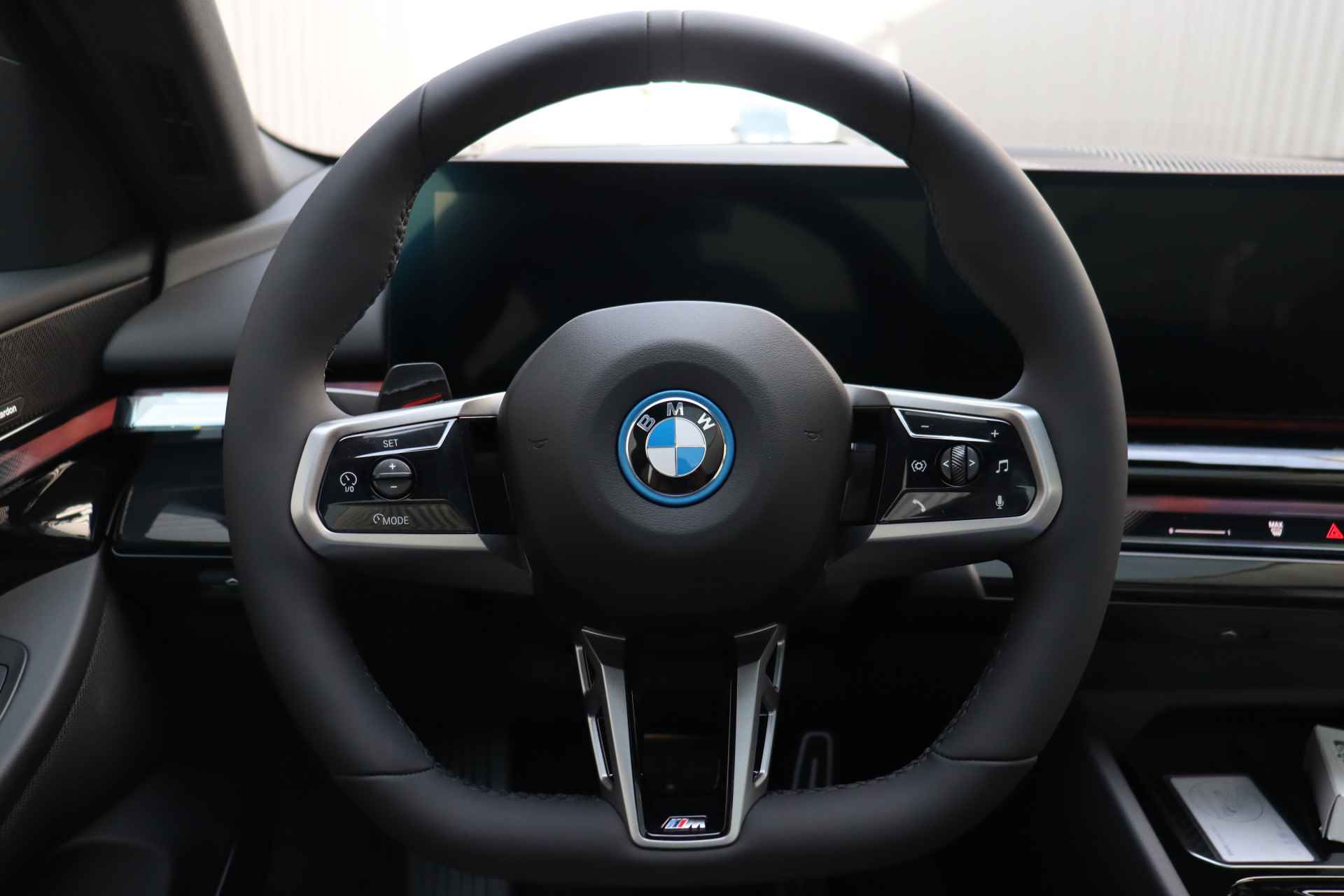 BMW i5 Touring eDrive40 High Executive M Sport 84 kWh / Panoramadak / Trekhaak / Parking Assistant Professional / Adaptieve LED / Stoelventilatie / Driving Assistant Professional - 11/22