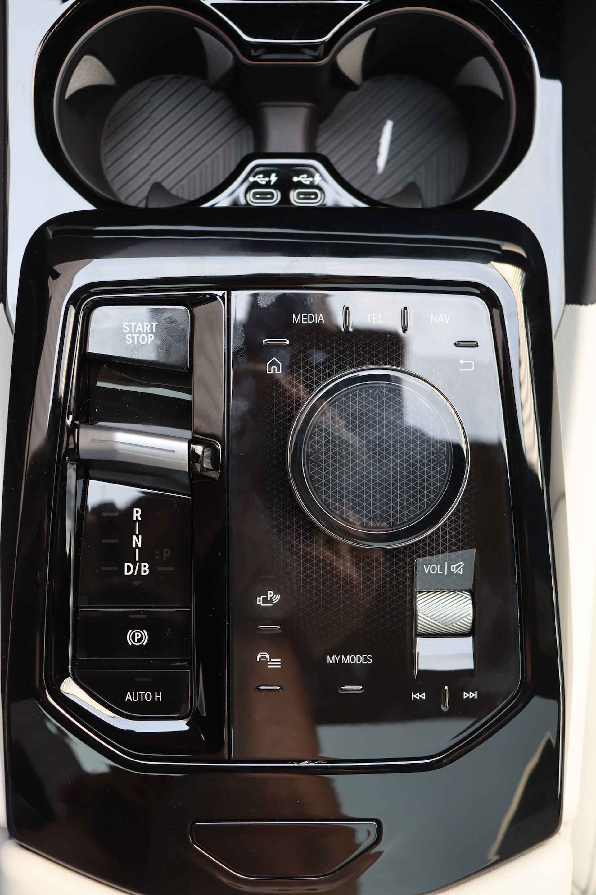 BMW i5 Touring eDrive40 High Executive M Sport 84 kWh / Panoramadak / Trekhaak / Parking Assistant Professional / Adaptieve LED / Stoelventilatie / Driving Assistant Professional - 16/22