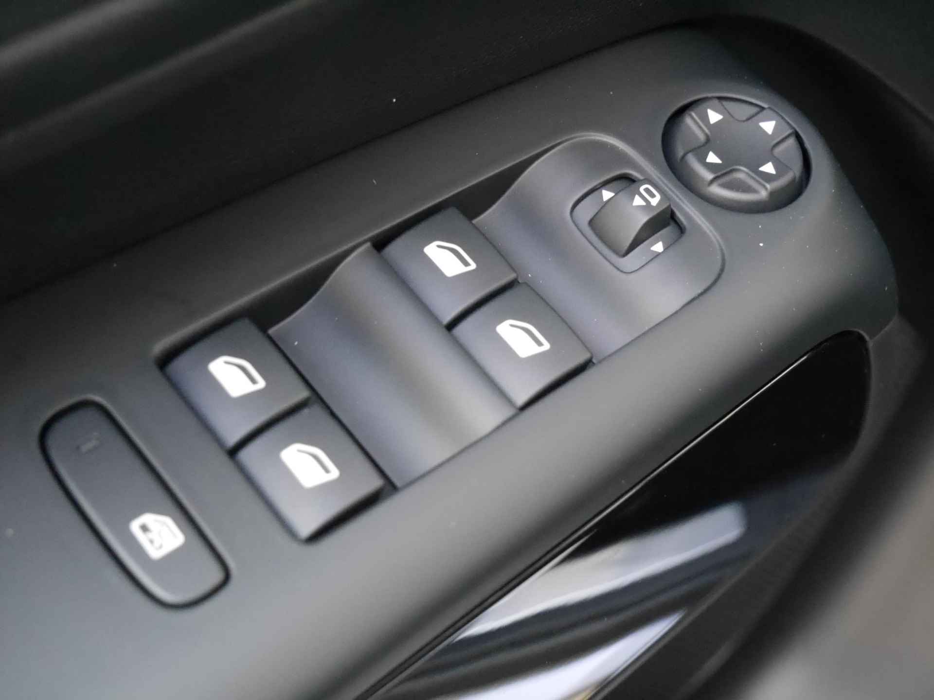 Citroen C5 Aircross 1.2 Hybrid ë-Series | Nieuwe auto | Automaat | Navigatie | Camera | Lichtmetalen velgen | Adaptive Cruise Control | Keyless entry en start | Elektrisch verstelbare bestuurdersstoel - 15/48