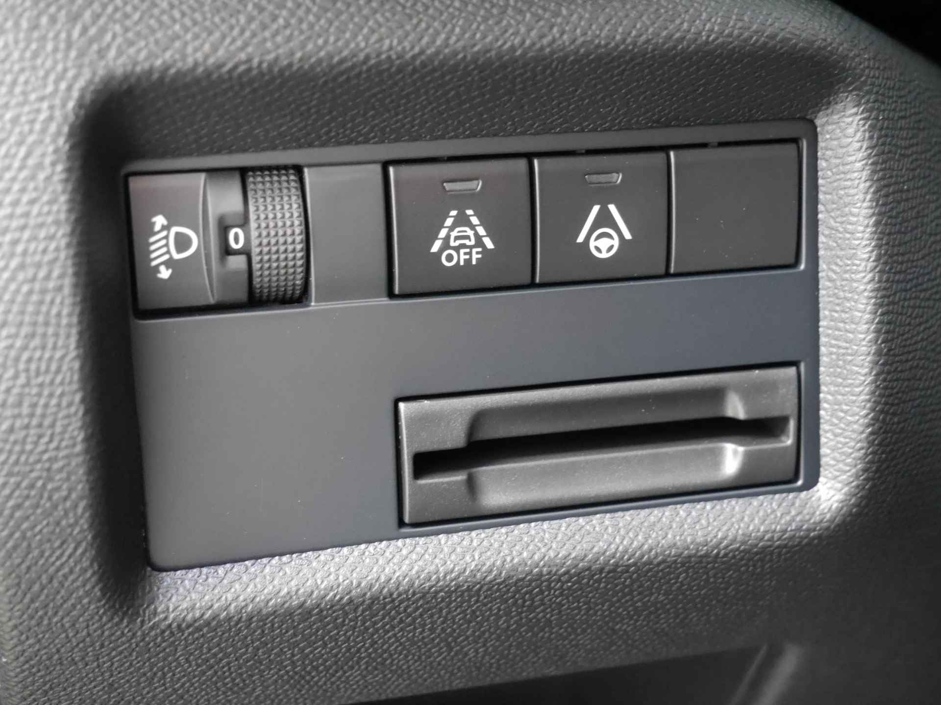 Citroen C5 Aircross 1.2 Hybrid ë-Series | Nieuwe auto | Automaat | Navigatie | Camera | Lichtmetalen velgen | Adaptive Cruise Control | Keyless entry en start | Elektrisch verstelbare bestuurdersstoel - 16/48