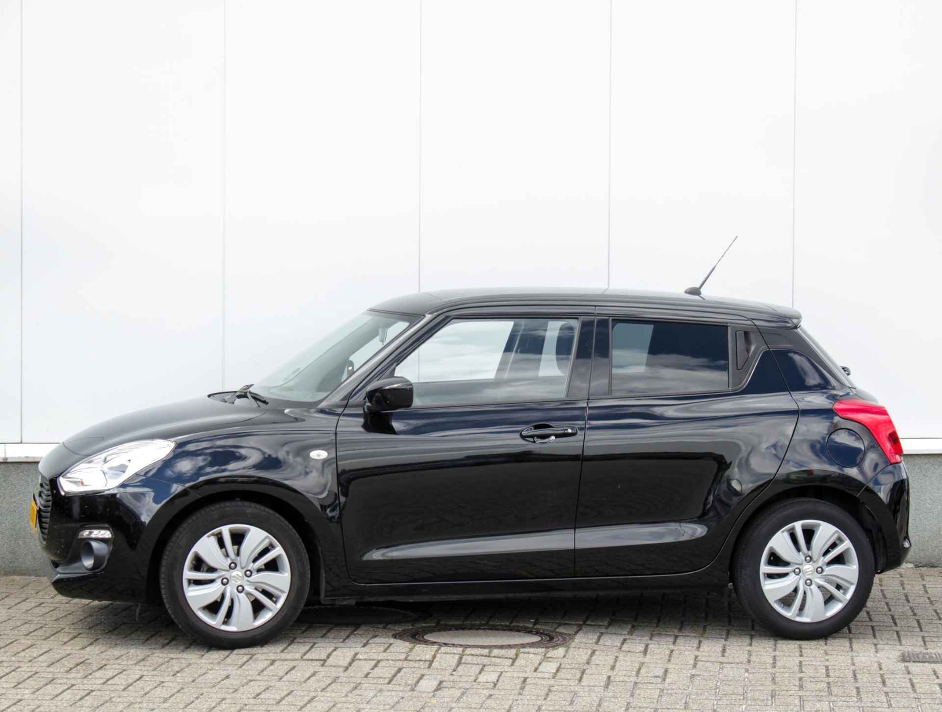 Suzuki Swift 1.2 Select Smart Hybrid | Navi | Airco | Camera | Lm-Velgen - 2/24