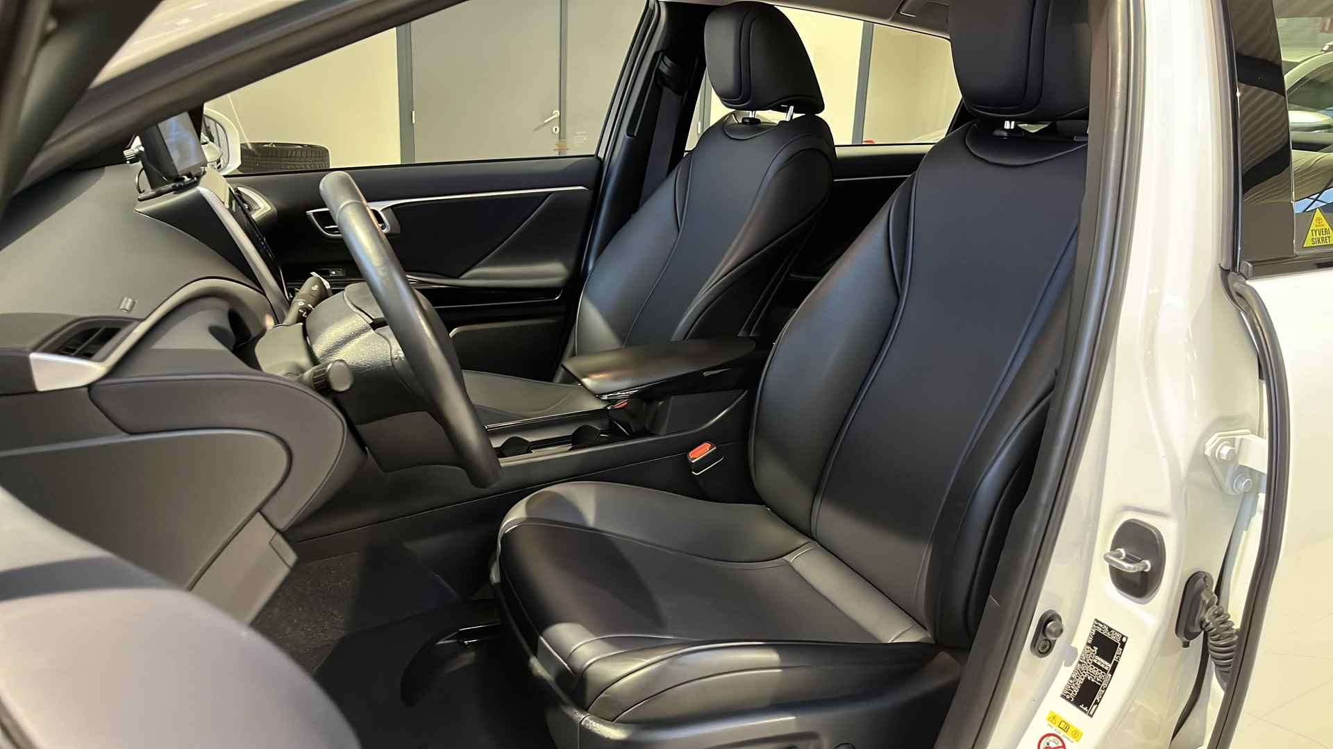 Toyota Mirai FCV Executive | AppleCarplay/AndroidAuto | 1e eigenaar | NL auto! | All-in prijs! | - 11/39