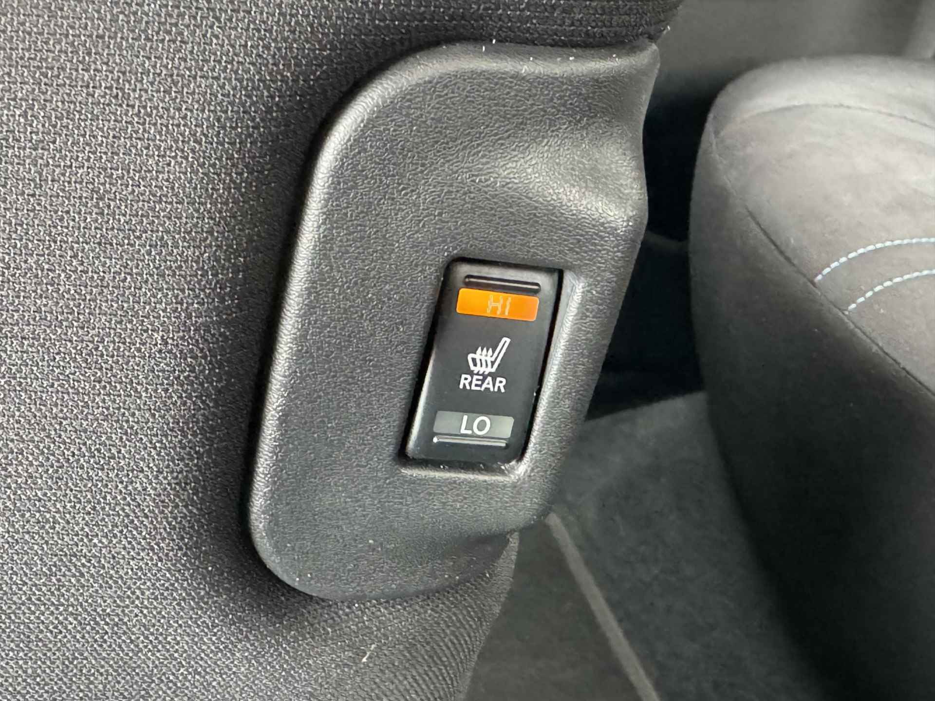Nissan LEAF N-Connecta 40 kWh /  Stoelverwarming voor en achter / Stuurverwarming / 360 graden camera / Navigatie / Adaptieve cruise control / - 4/40