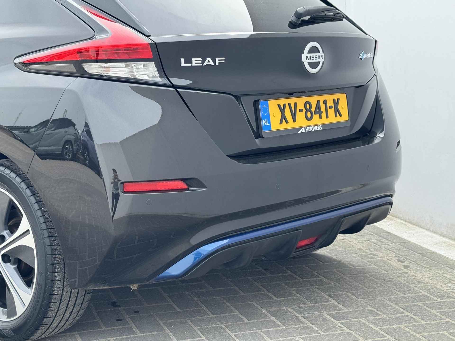 Nissan LEAF N-Connecta 40 kWh /  Stoelverwarming voor en achter / Stuurverwarming / 360 graden camera / Navigatie / Adaptieve cruise control / - 30/40