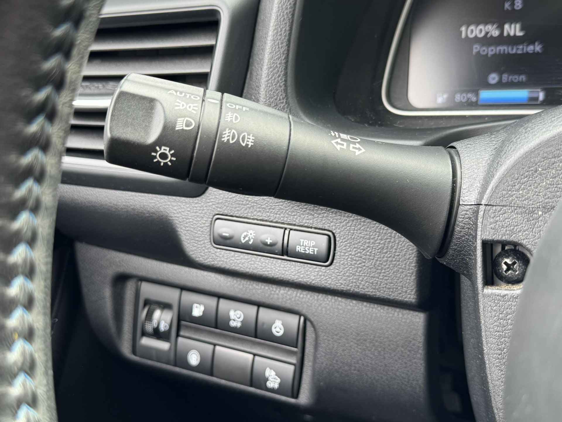 Nissan LEAF N-Connecta 40 kWh /  Stoelverwarming voor en achter / Stuurverwarming / 360 graden camera / Navigatie / Adaptieve cruise control / - 34/40
