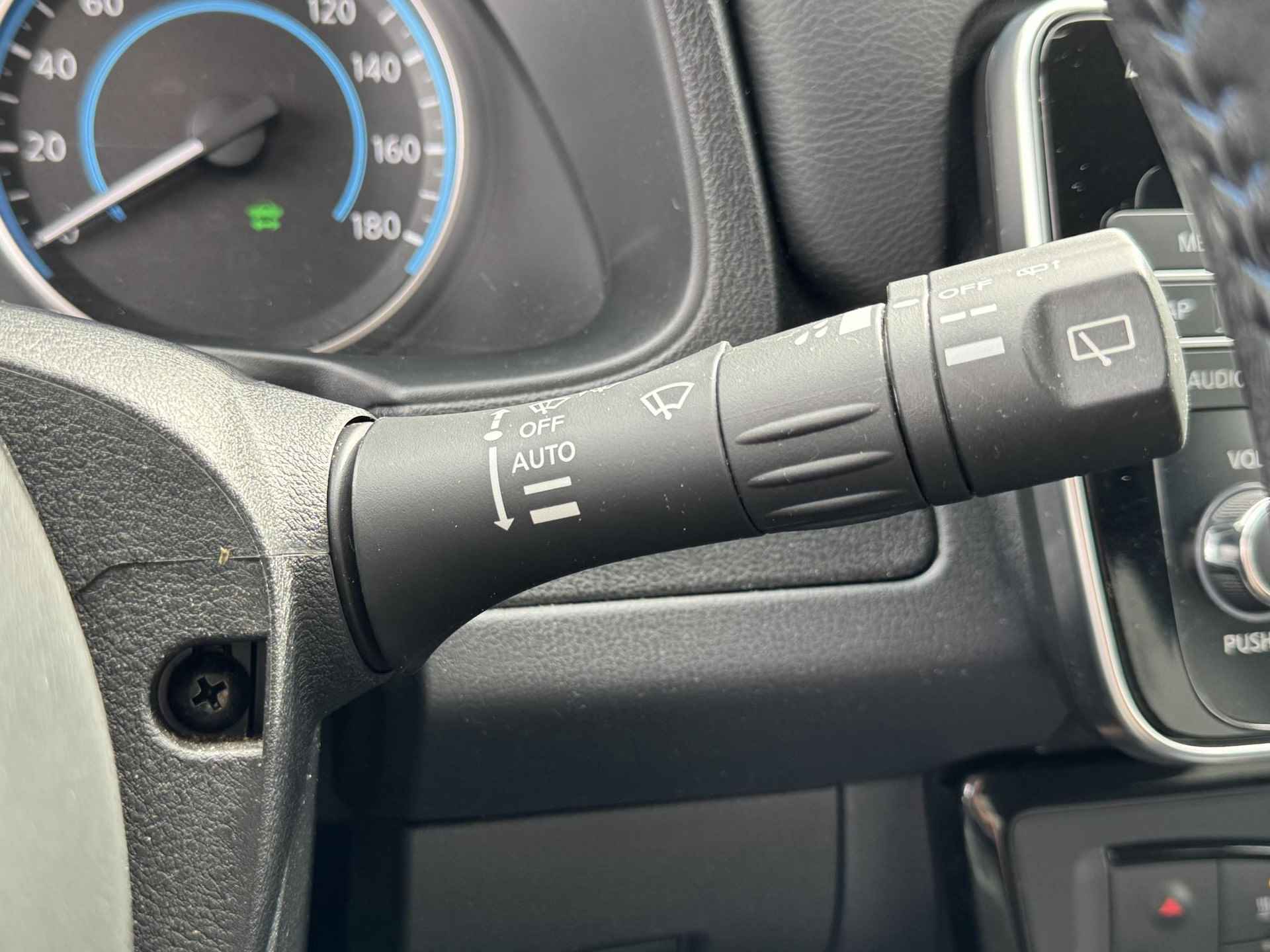 Nissan LEAF N-Connecta 40 kWh /  Stoelverwarming voor en achter / Stuurverwarming / 360 graden camera / Navigatie / Adaptieve cruise control / - 35/40