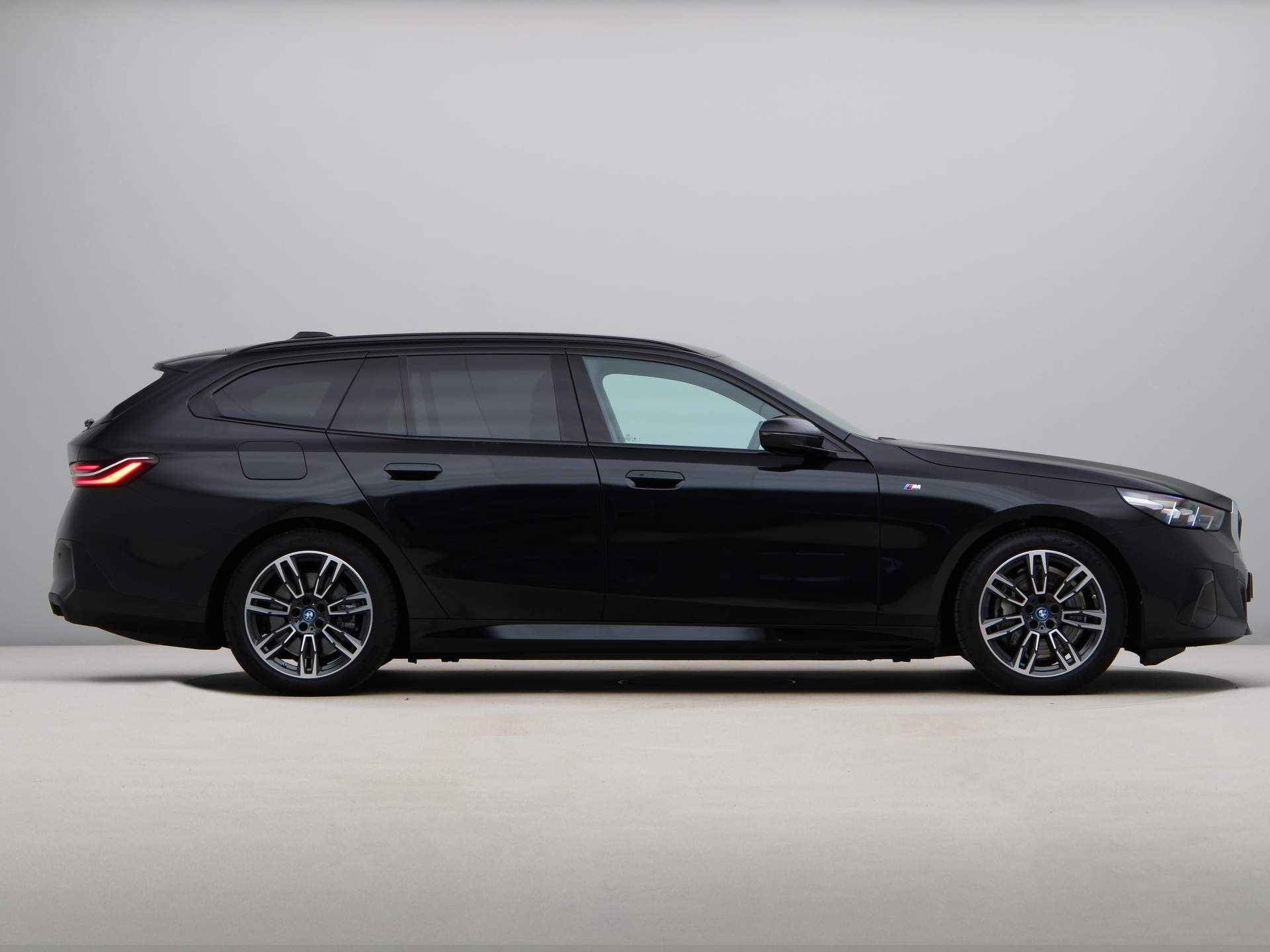 BMW i5 Touring eDrive40 M-Sport - 8/25