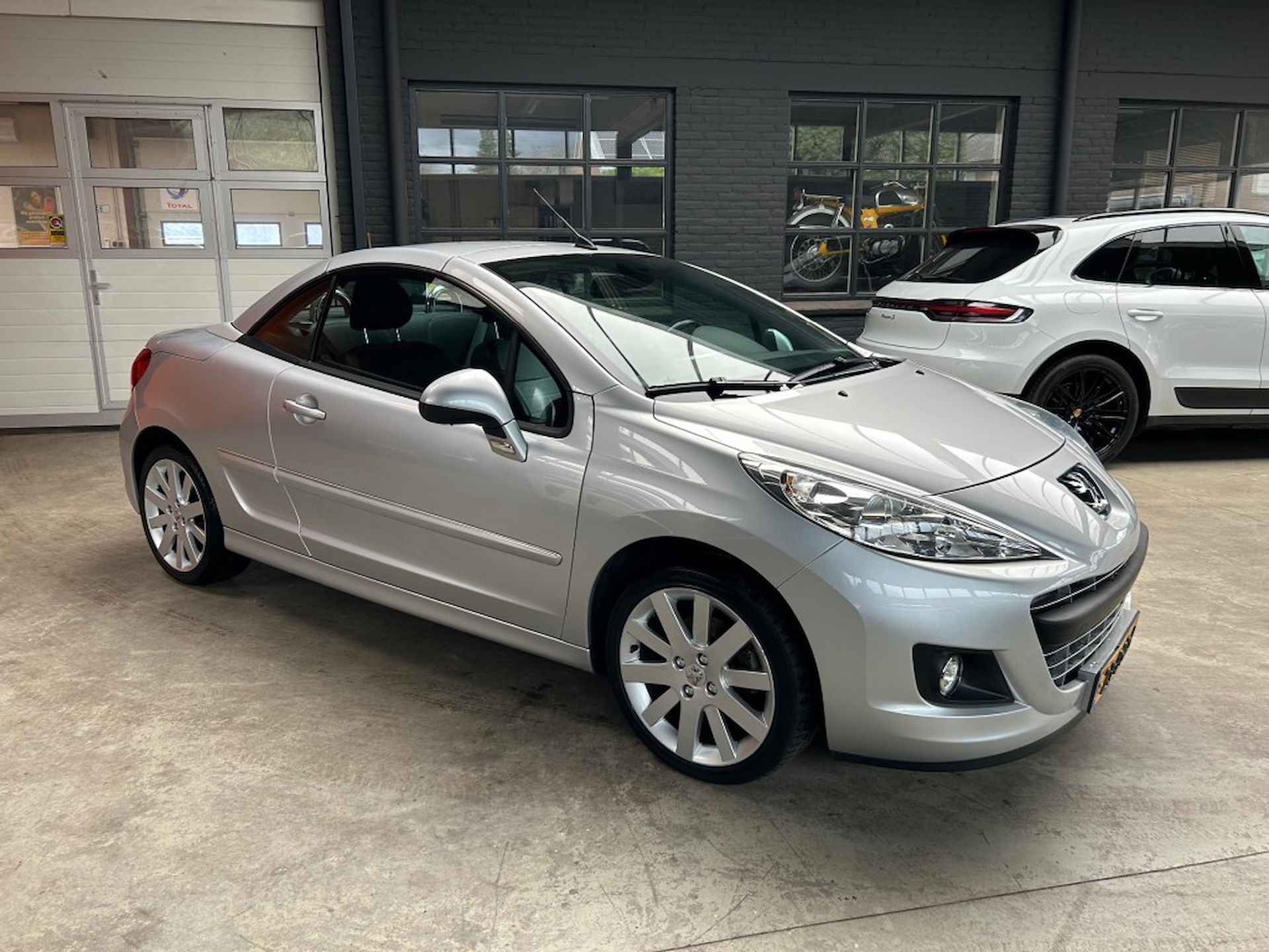 PEUGEOT 207 1.6 VTI  Griffe / Leder / Clima / 1e Eigenaar - 3/17