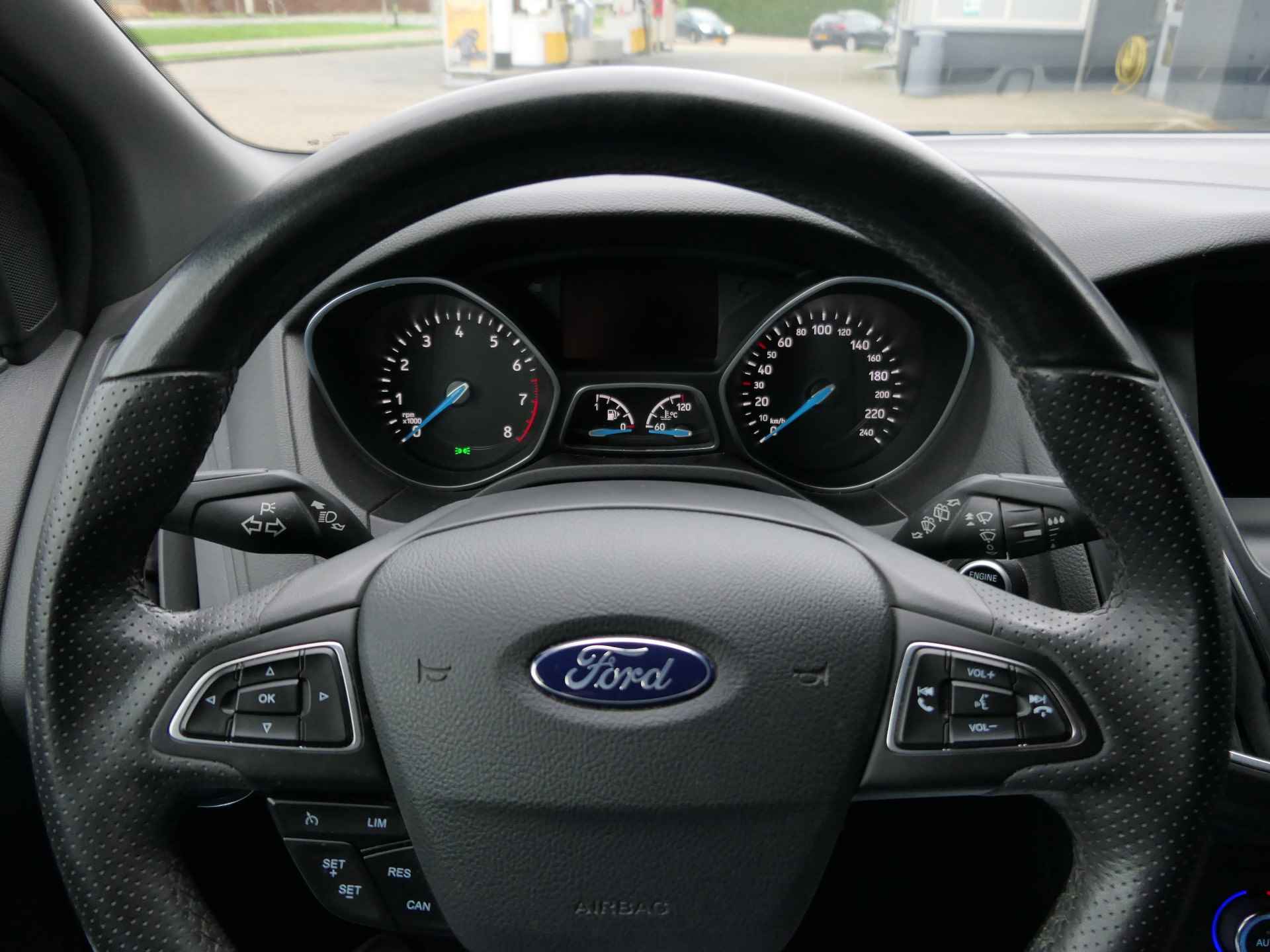 Ford Focus 1.5 Turbo 150pk ST Line | Xenon | Trekhaak | 1e eigenaar! | 18" LMV - 31/34