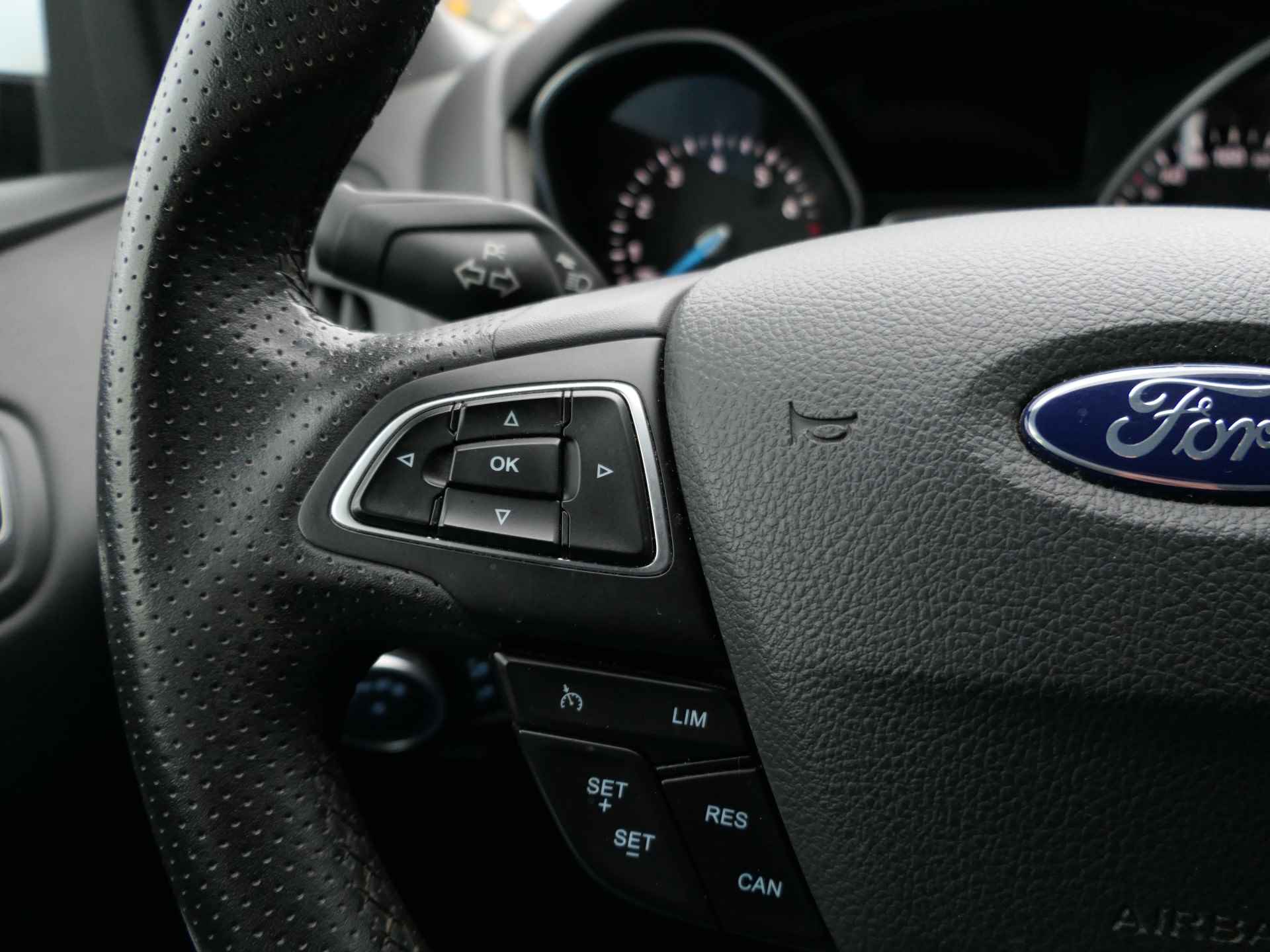 Ford Focus 1.5 Turbo 150pk ST Line | Xenon | Trekhaak | 1e eigenaar! | 18" LMV - 32/34