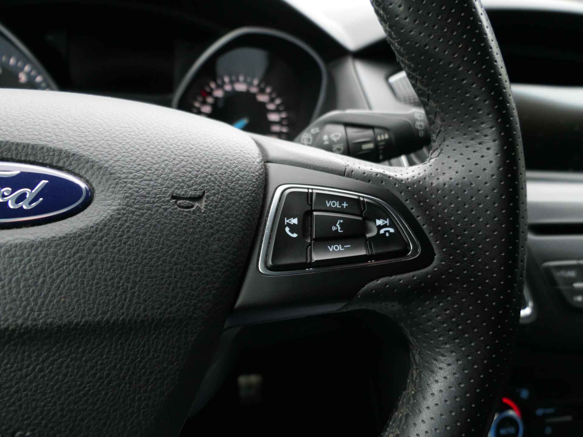 Ford Focus 1.5 Turbo 150pk ST Line | Xenon | Trekhaak | 1e eigenaar! | 18" LMV - 33/34