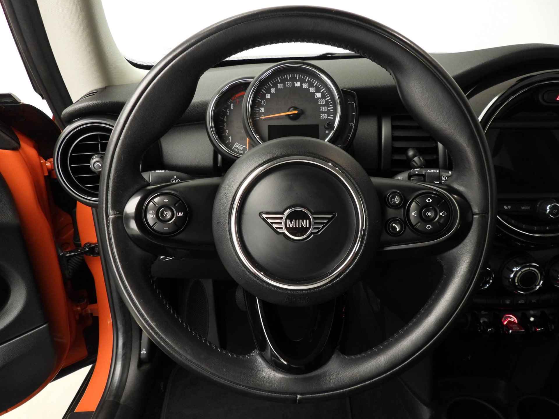 MINI 3-deurs One PDC / Cruise control / Navigatie / Carplay / Alu wielen - 12/34