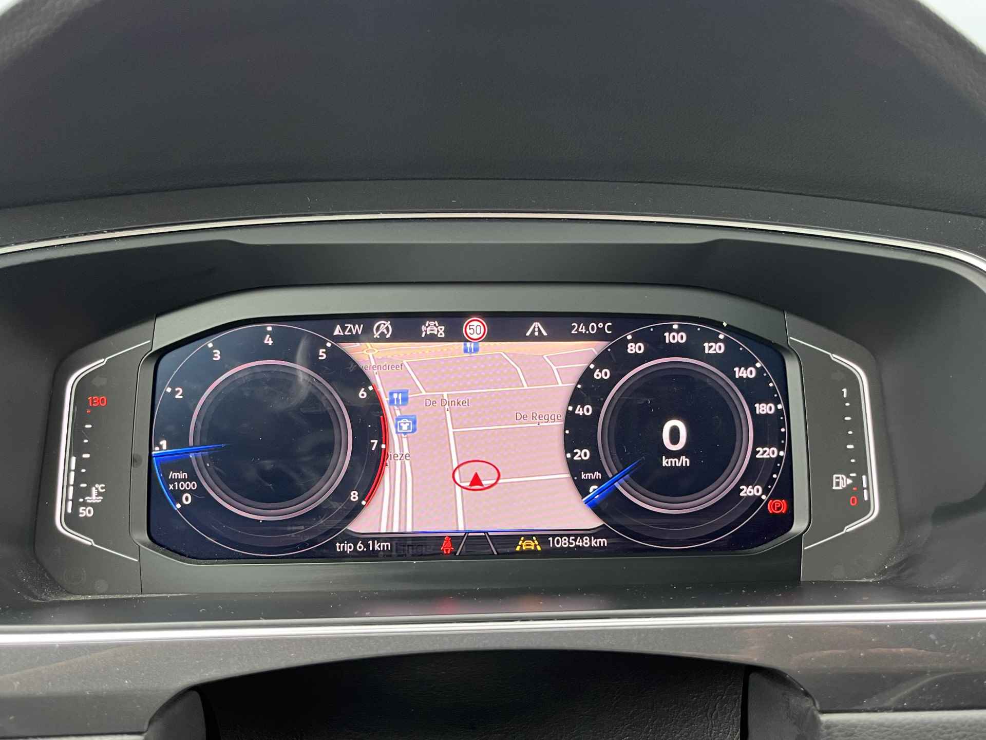 Volkswagen Tiguan R-Line Business Climate control, Adaptive Cruise Control, Wegklapbare Trekhaak - 22/25