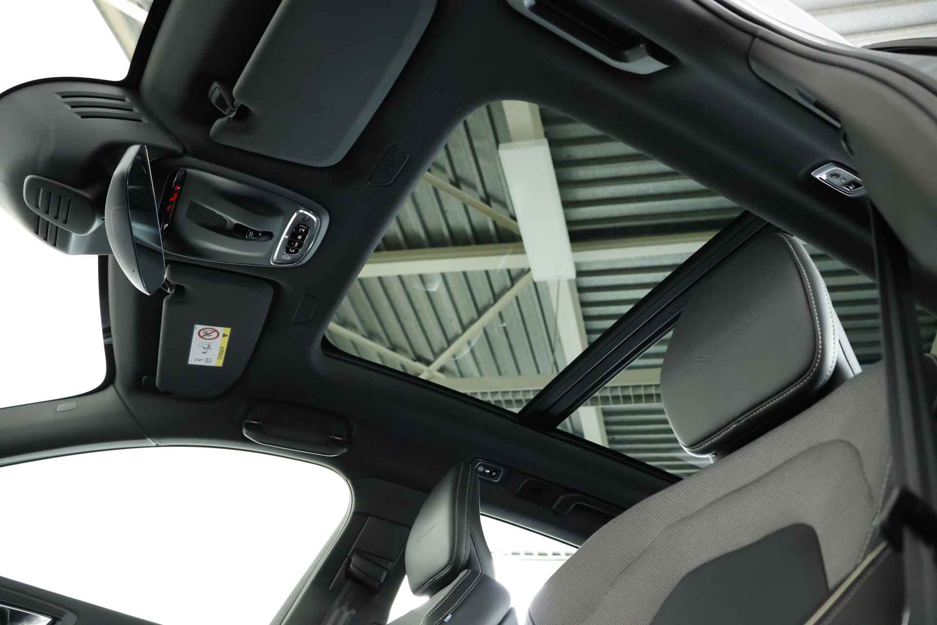 Volvo XC60 2.0 Recharge T8 AWD R-Design / Opendak / Pilot Assist / Leder / CarPlay - 18/38