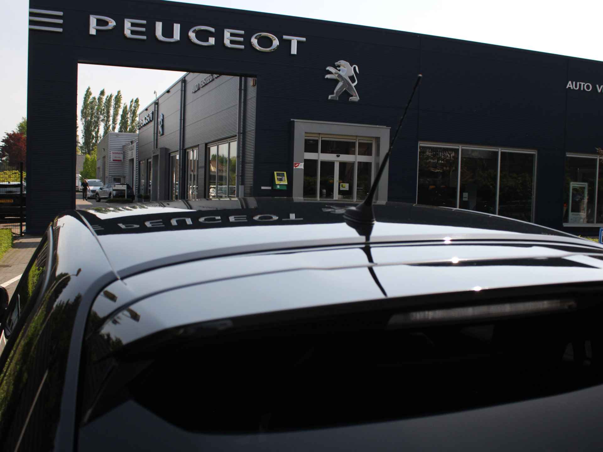 Peugeot 208 1.2 PureTech Allure Pack 100PK AppleCarPlay/Android Auto Navi, Achteruitrijcamera, Cruise control, Keyless entry, Lichtmetalen Velgen - 41/50