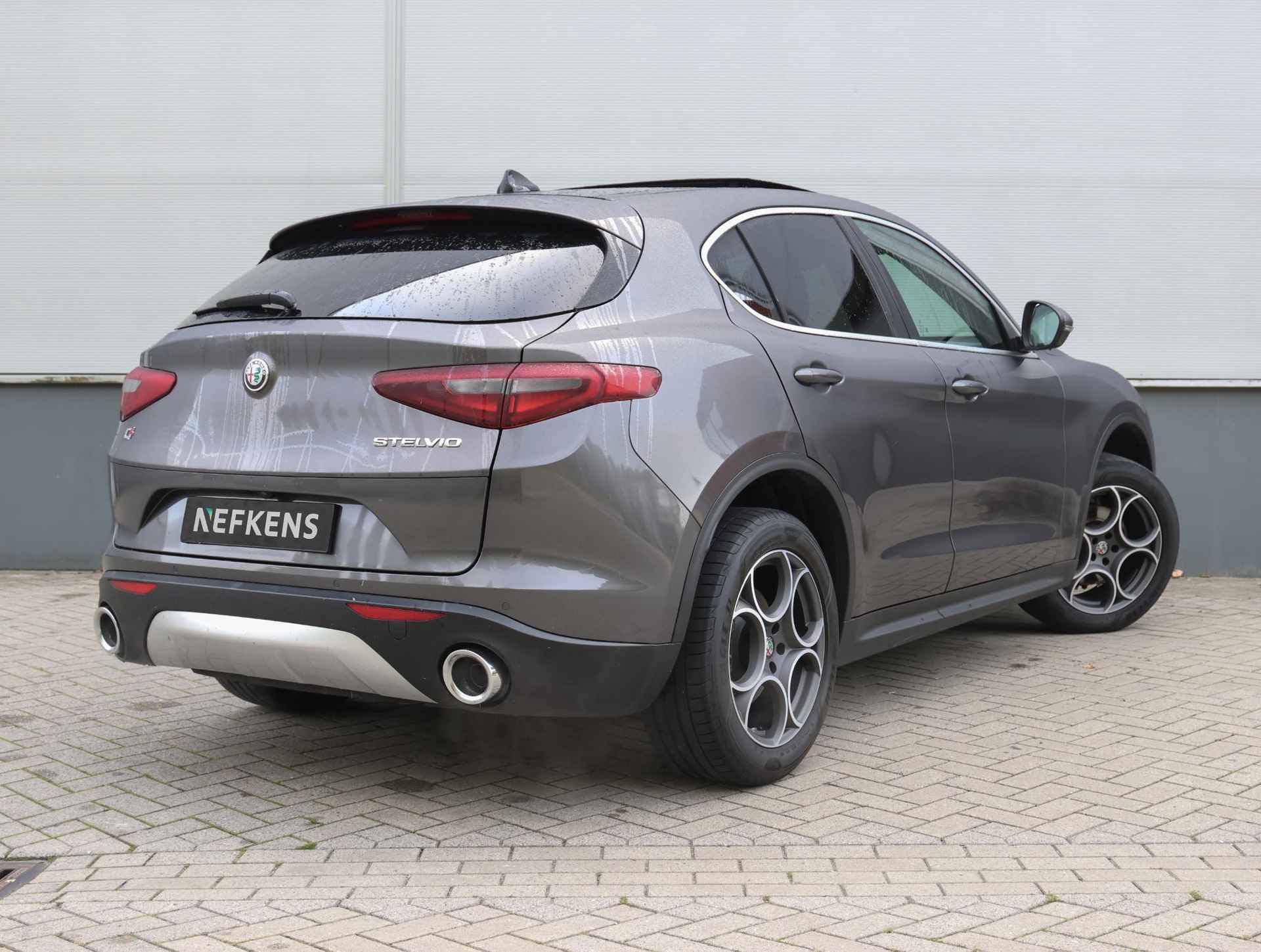 Alfa Romeo Stelvio 200pk Turbo AWD (1ste eig./Glazendak/Climate/Adapt.Cruise/Elek.klep/LEER/Xenon/Camera) - 4/47