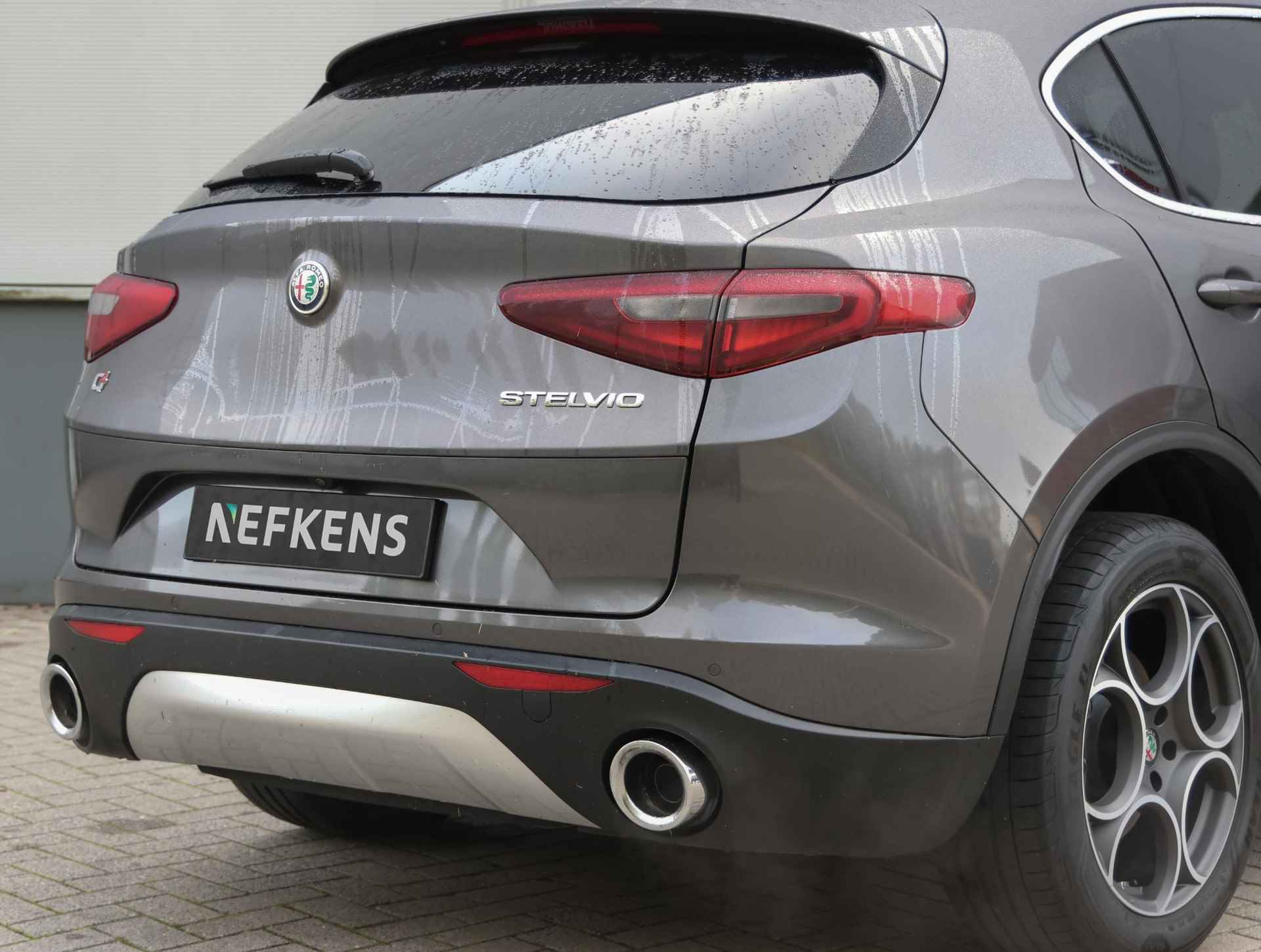 Alfa Romeo Stelvio 200pk Turbo AWD (1ste eig./Glazendak/Climate/Adapt.Cruise/Elek.klep/LEER/Xenon/Camera) - 47/47