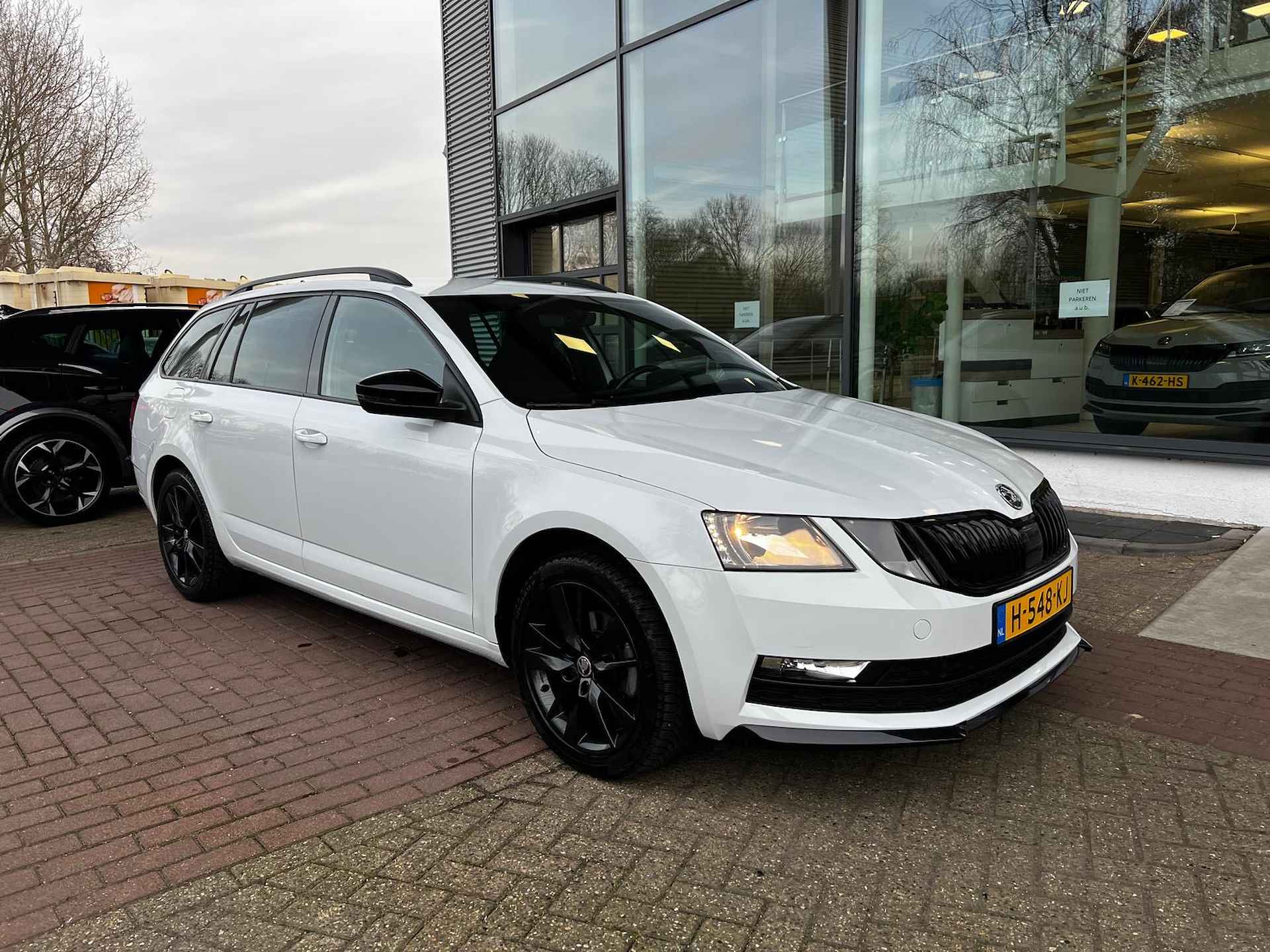 Škoda Octavia Combi 1.5 TSI Greentech Sport Business DSG/ Metallic/ Climatronic/ Sportint./ PDC A/ 17 lmv - 13/23