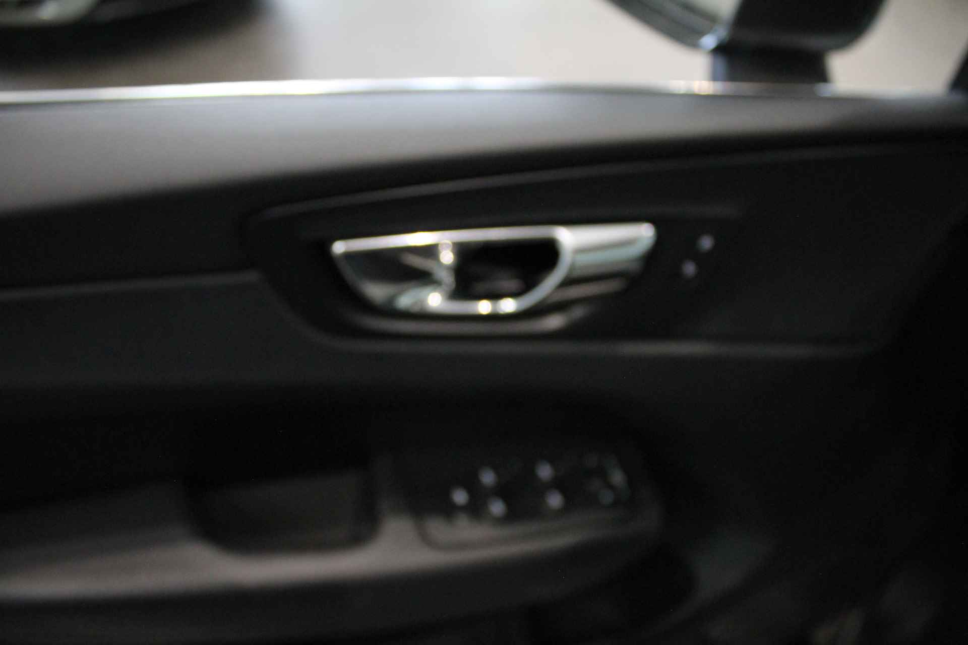 Volvo XC60 2.0 D4 Momentum | Navigatie | Leder | Verwarmde voorstoelen | Elektrisch bedienbare achterklep | - 19/24