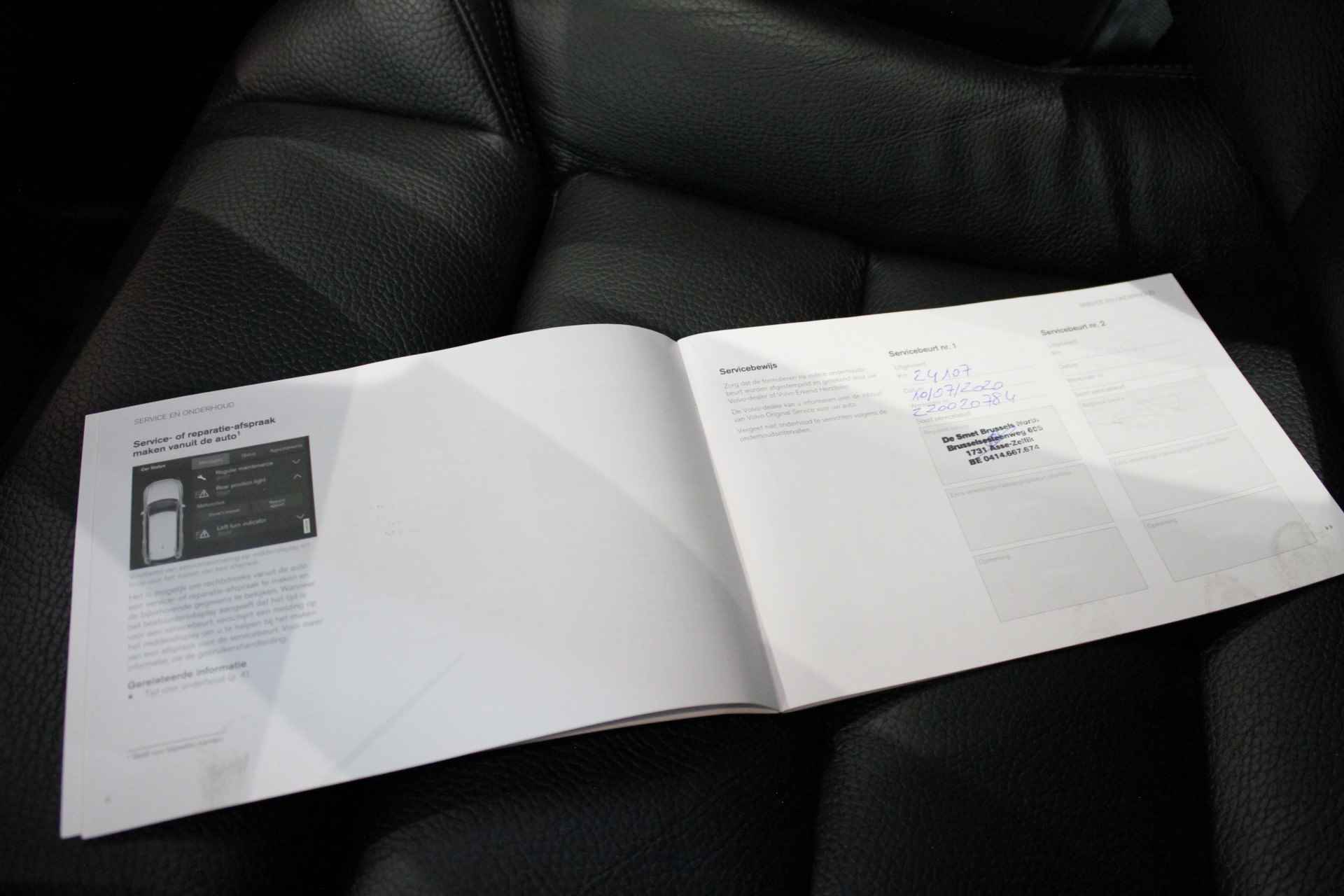 Volvo XC60 2.0 D4 Momentum | Navigatie | Leder | Verwarmde voorstoelen | Elektrisch bedienbare achterklep | - 20/24