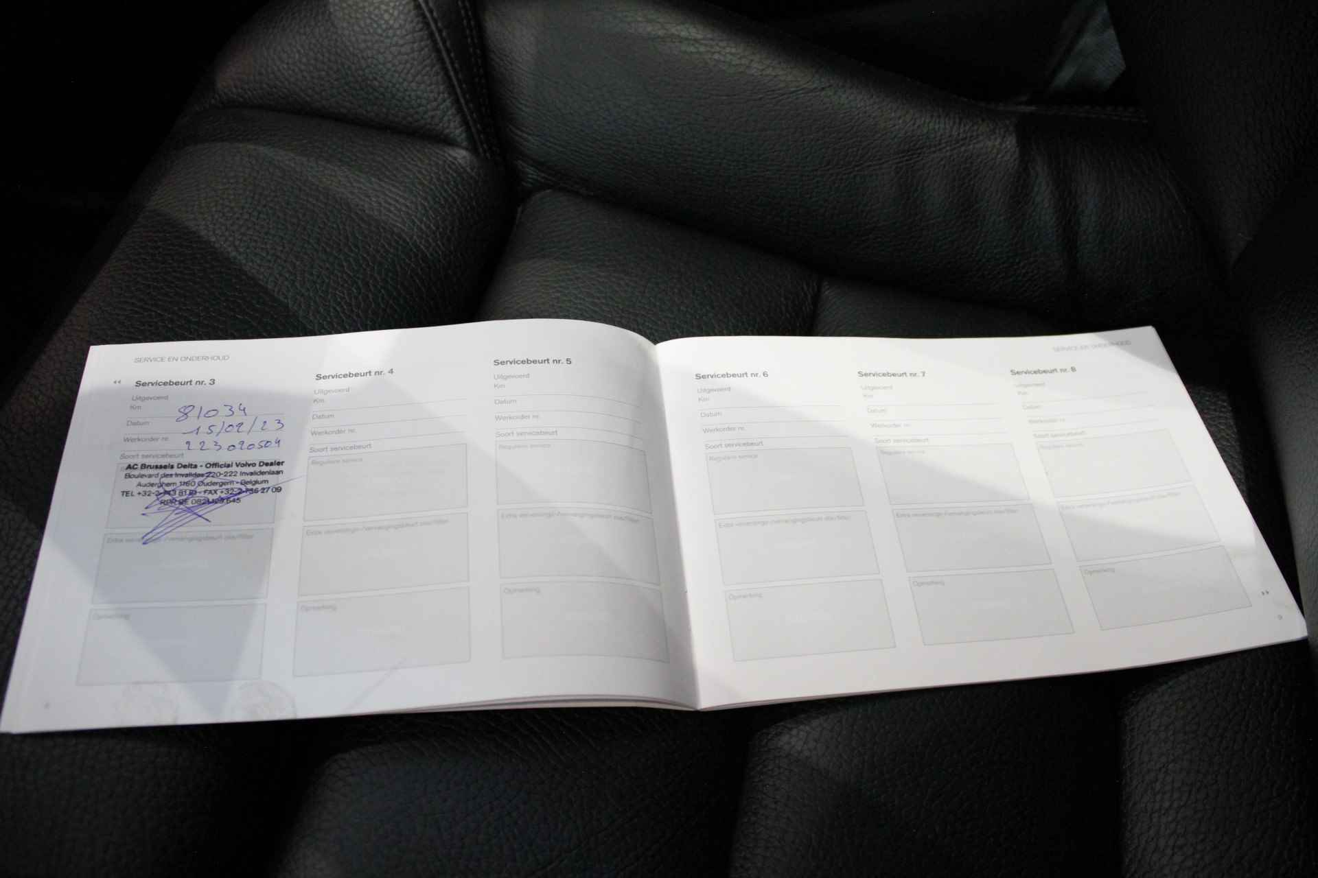 Volvo XC60 2.0 D4 Momentum | Navigatie | Leder | Verwarmde voorstoelen | Elektrisch bedienbare achterklep | - 21/24