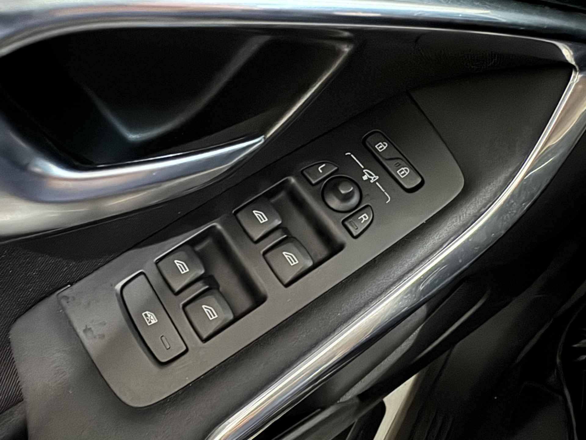 Volvo V40 1.6 T3 Summum | Navigatie | Airconditioning | Parkeersensoren | Budget | - 12/16