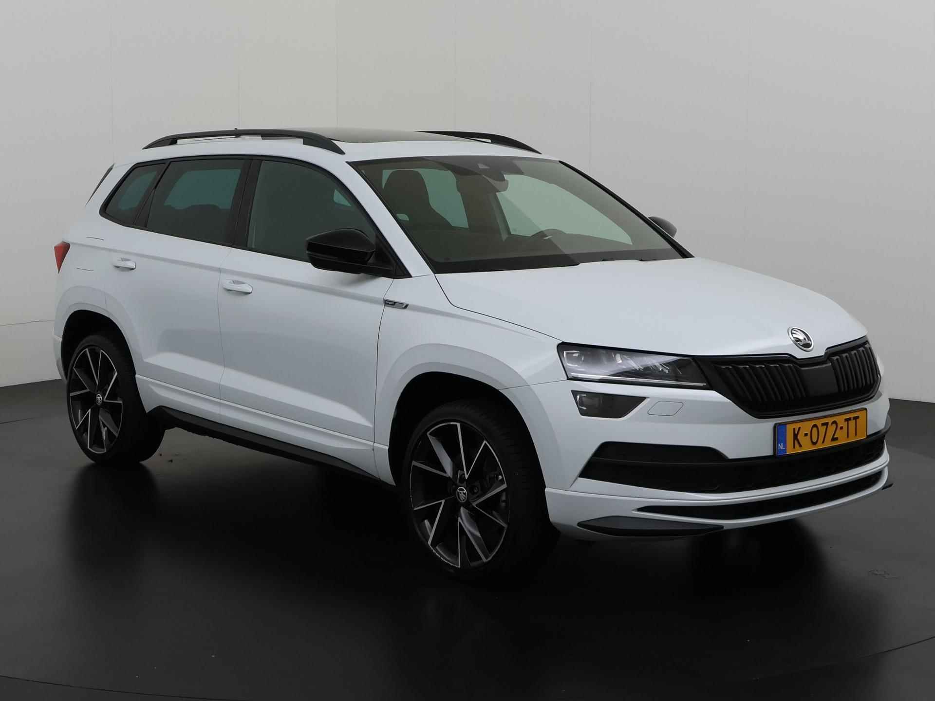 Skoda Karoq 1.5 TSI ACT Sportline Business | Panoramadak | Camera | Comfort & Functie pakket | Zondag Open! - 30/35