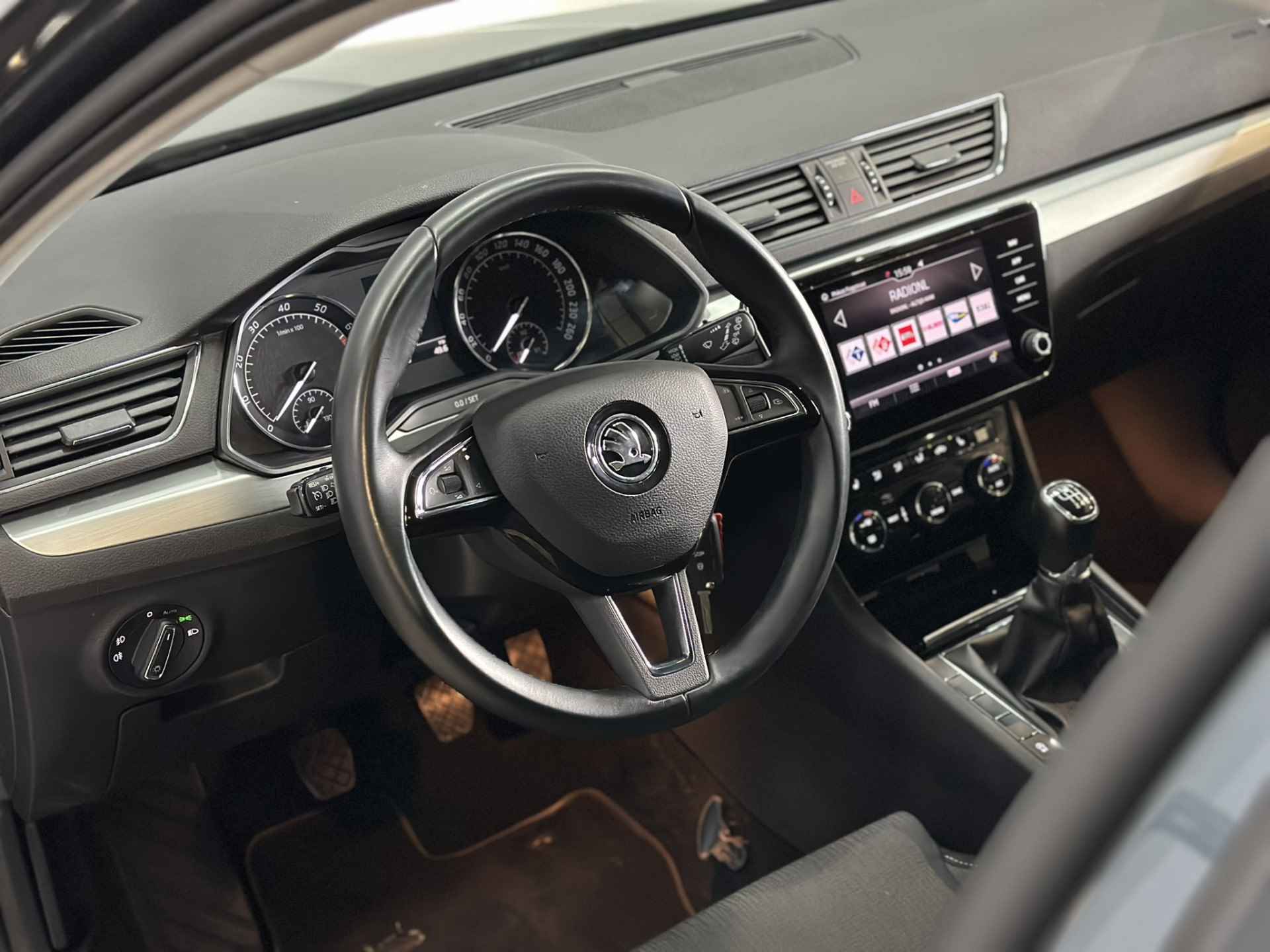Škoda Superb Combi 1.5 TSI ACT Ambition Business Airco ECC | Xenon | Panorama | Navigatie | Cruise control | Apple Carplay Android Auto | Isofix | NAP | - 15/39
