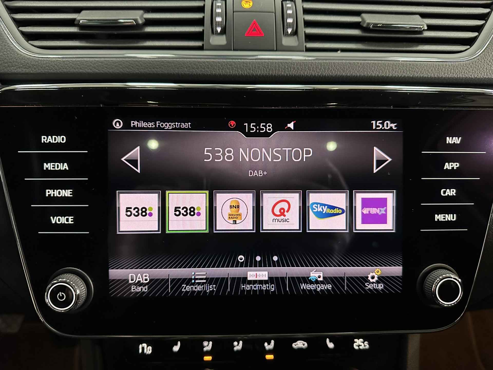 Škoda Superb Combi 1.5 TSI ACT Ambition Business Airco ECC | Xenon | Panorama | Navigatie | Cruise control | Apple Carplay Android Auto | Isofix | NAP | - 18/39